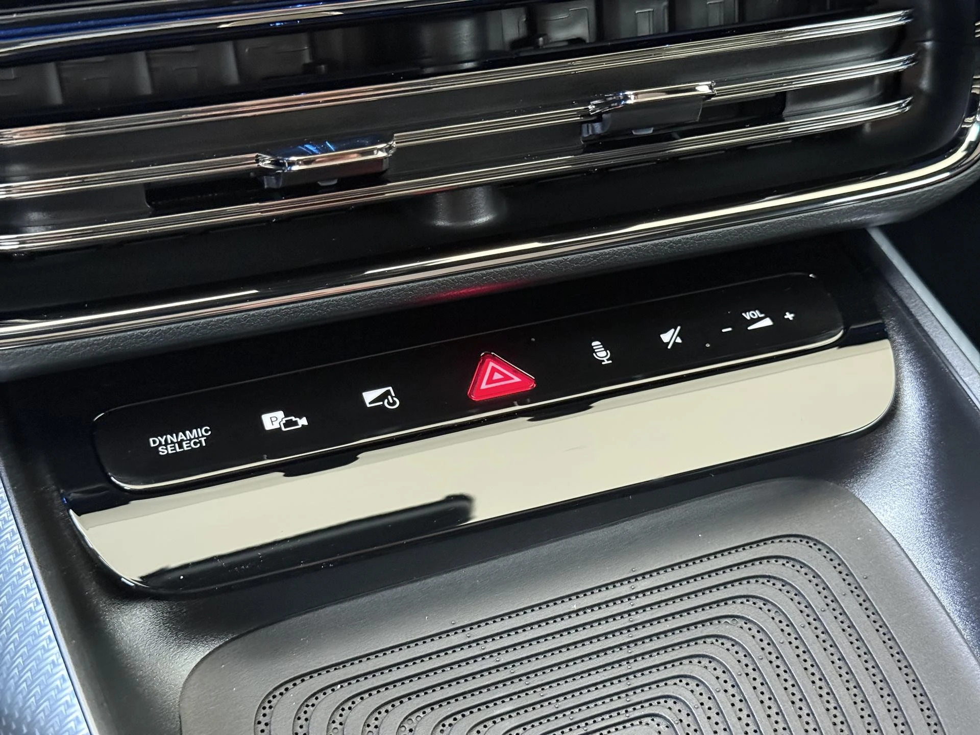 Mercedes-Benz-CLA-image-19