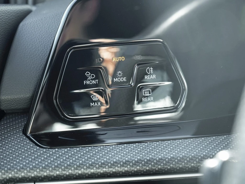 Volkswagen-Golf-image-18