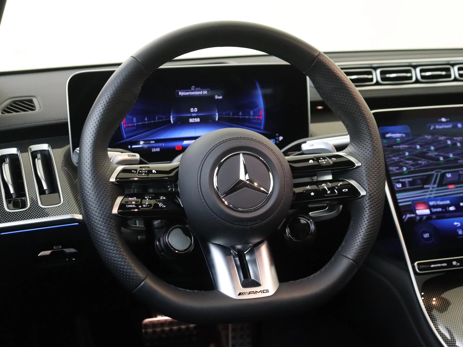 Mercedes-Benz-S-Klasse-image-14