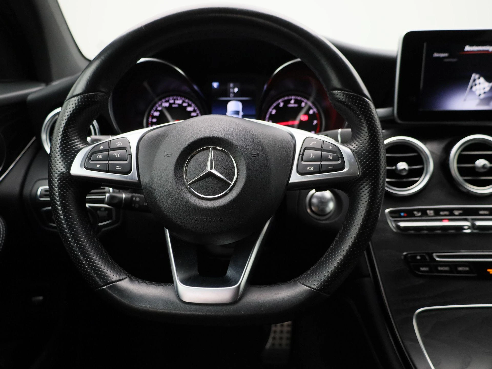 Mercedes-Benz-GLC-image-6