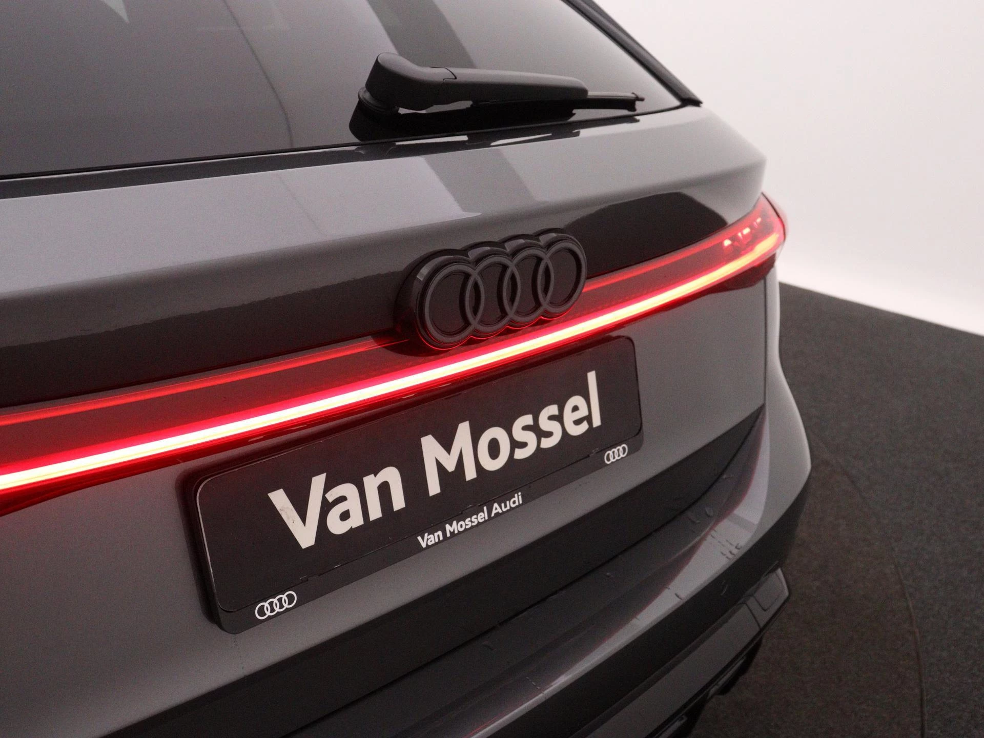 Audi-A6 Avant e-tron-image-42