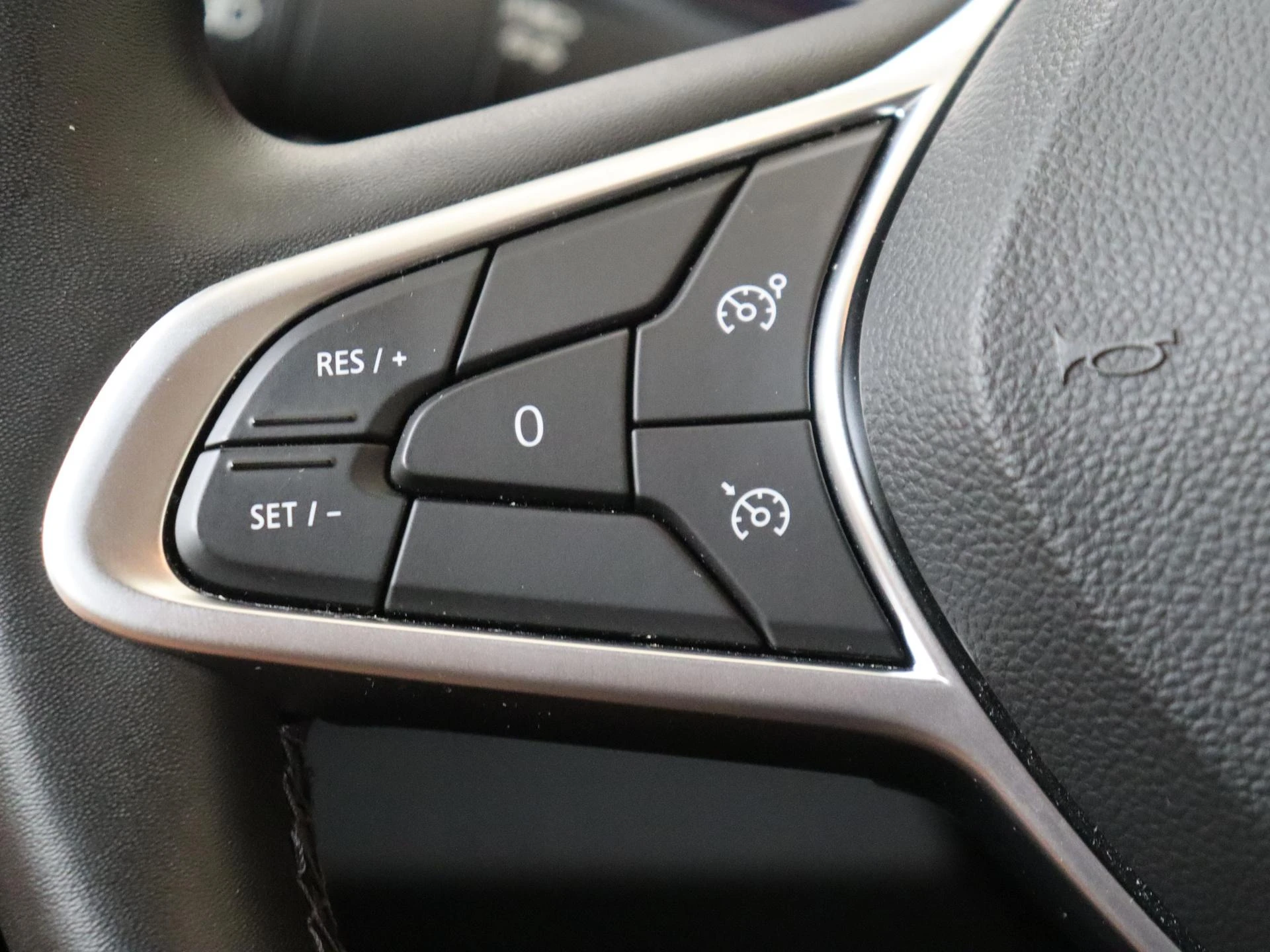 Renault-Clio-image-12
