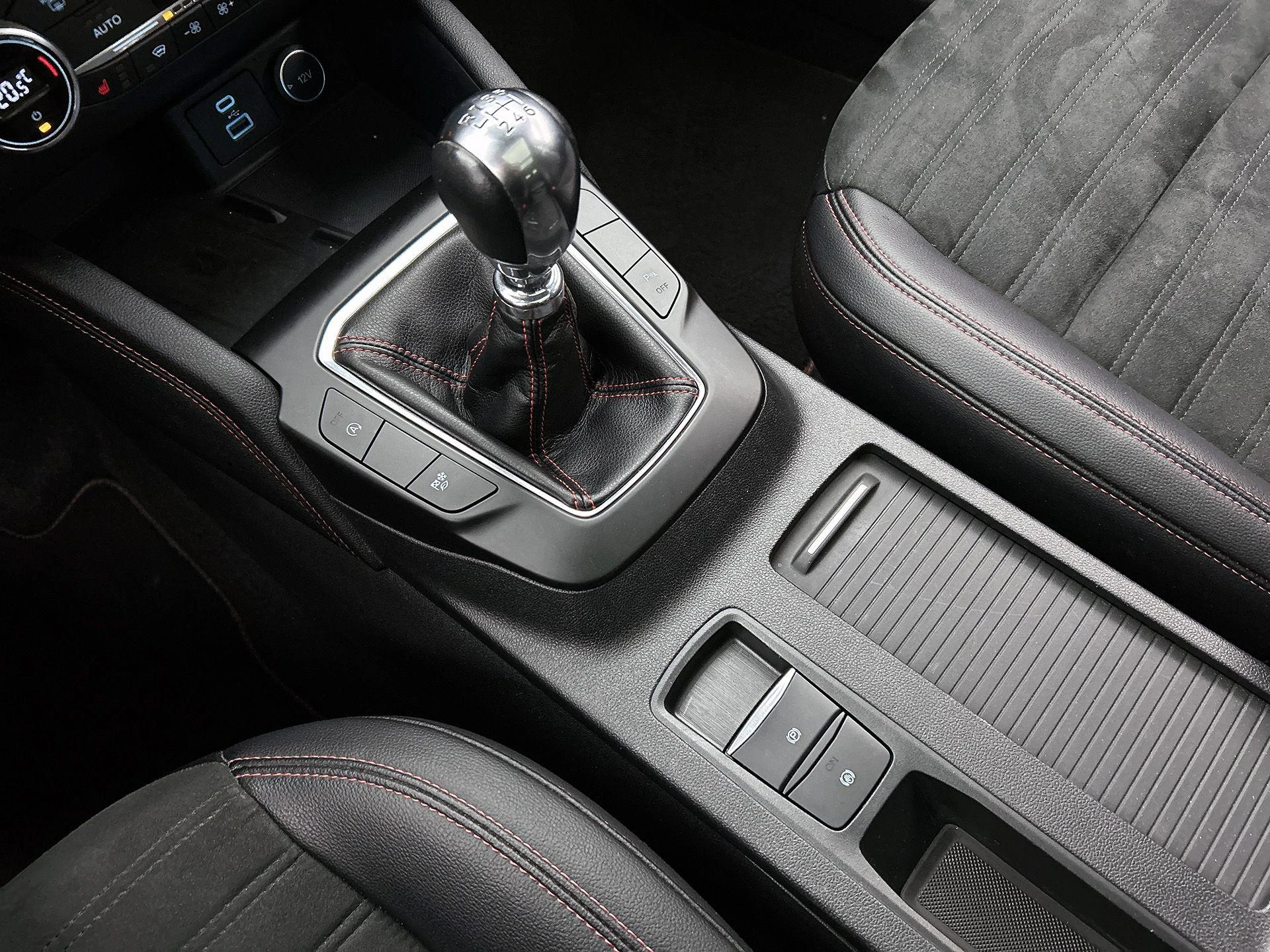 Ford-Kuga-image-35