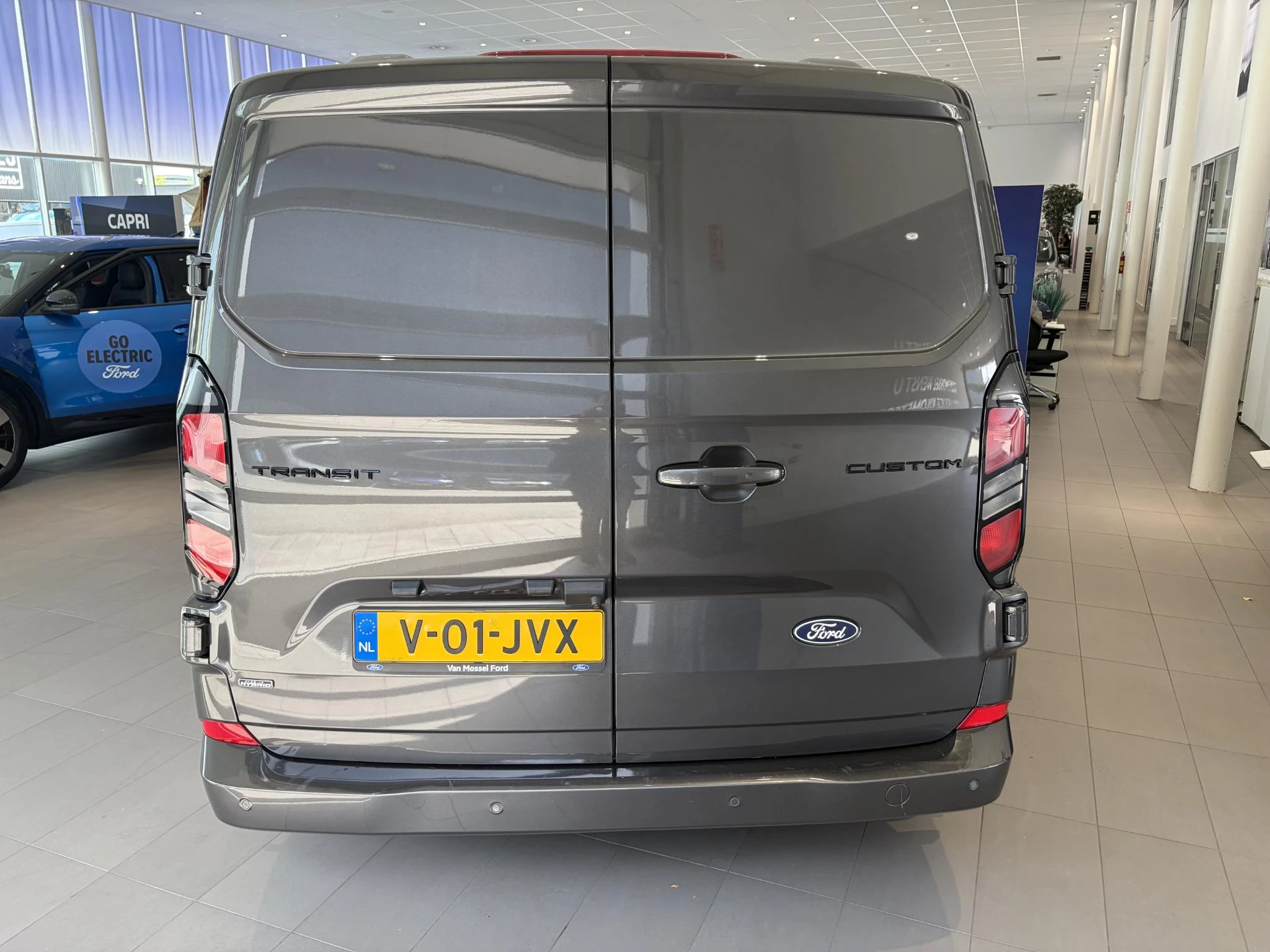 Ford Transit Custom 320 2.5 PHEV L2H1 Limited DC