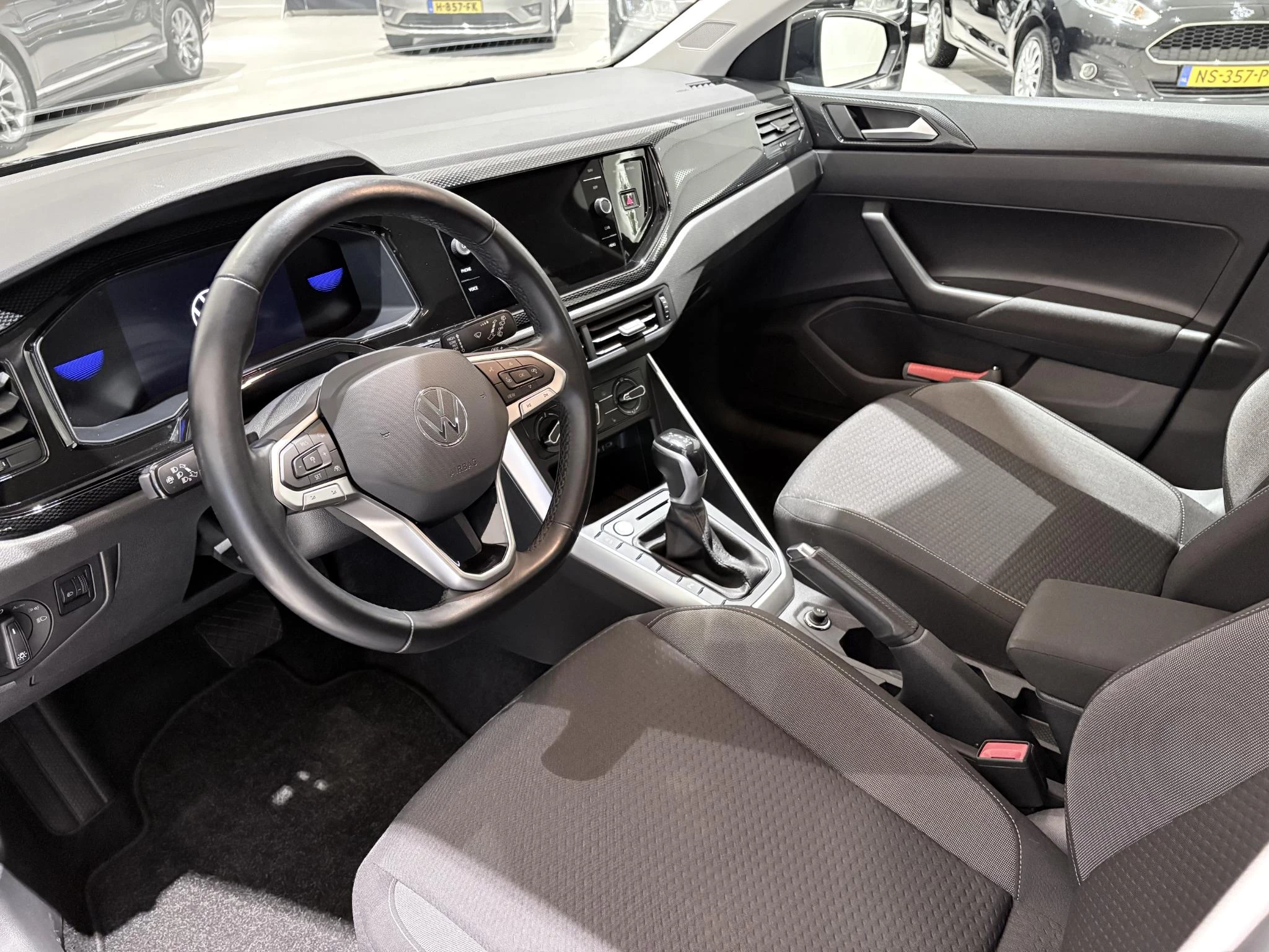 Volkswagen-Polo-image-11