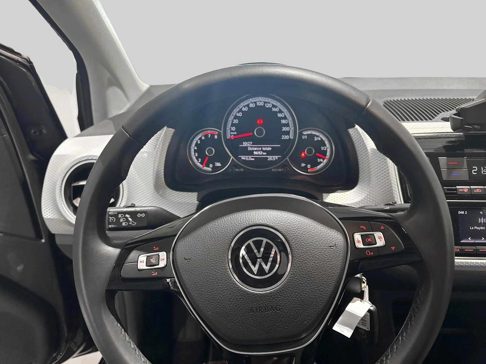 Volkswagen-up!-image-9