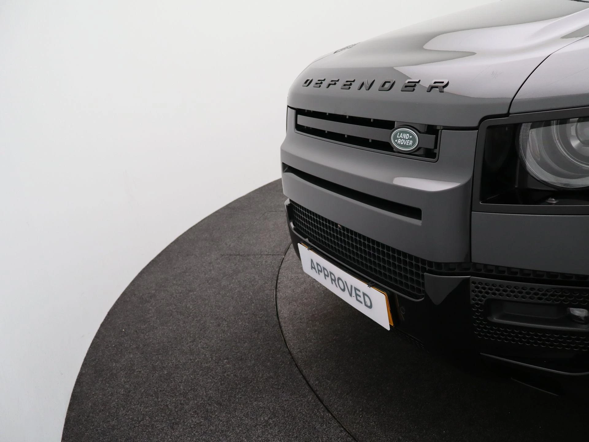 Land Rover Defender 110 2.0 P300e 110 X-Dynamic HSE