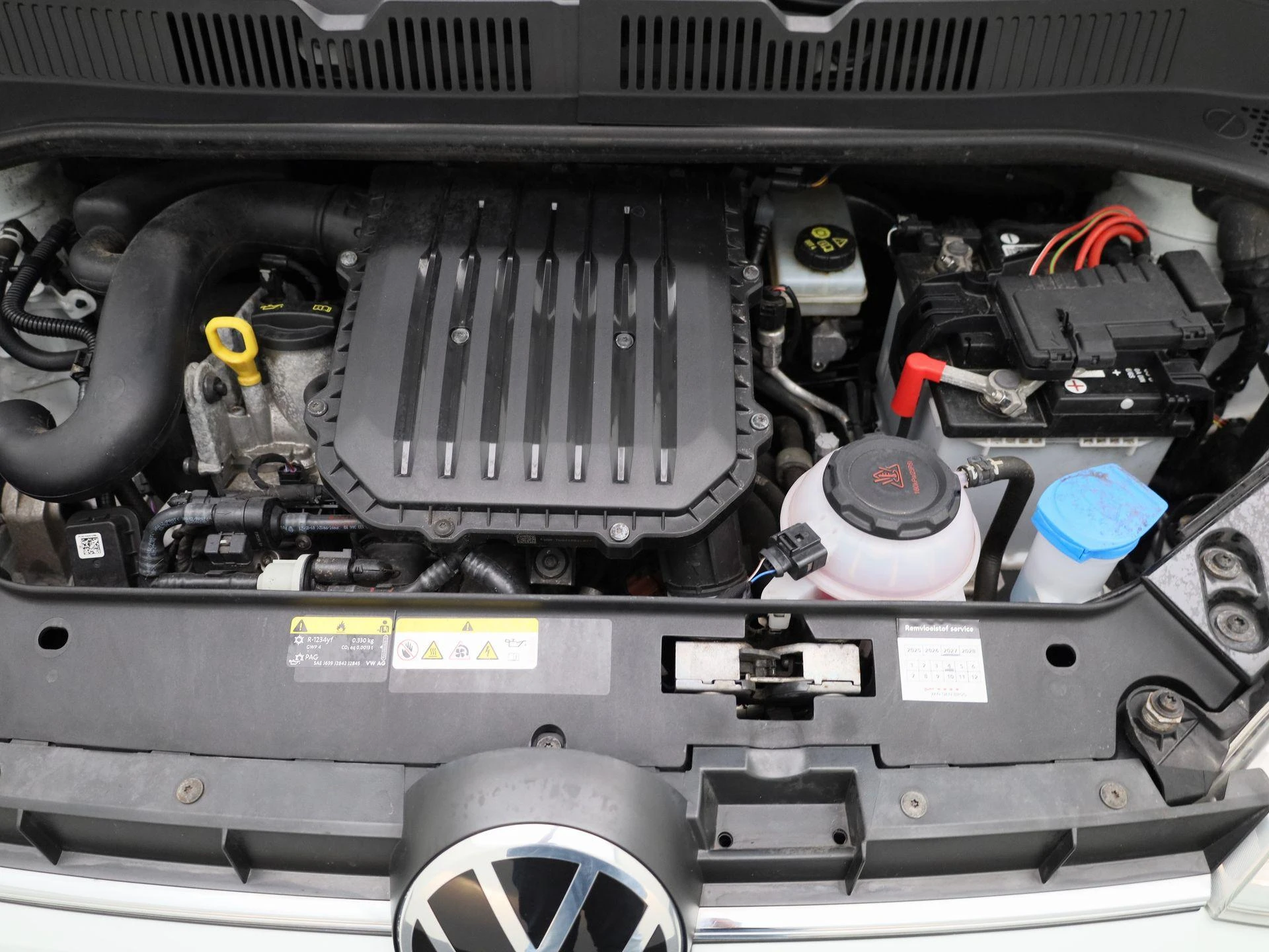 Volkswagen-up!-image-23