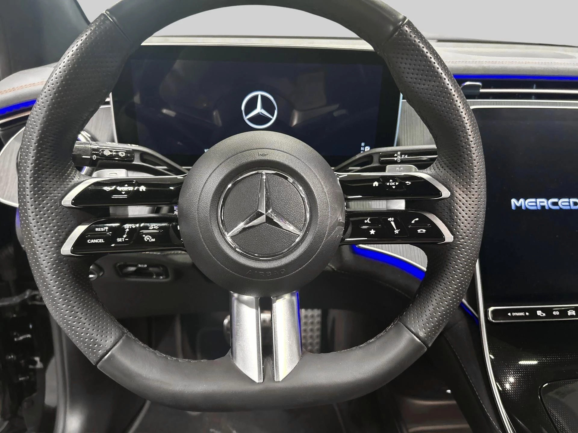 Mercedes-Benz EQE SUV 350 4M AMG Line + PANORAMISCH DAK + TREKHAAK + BURMESTER +