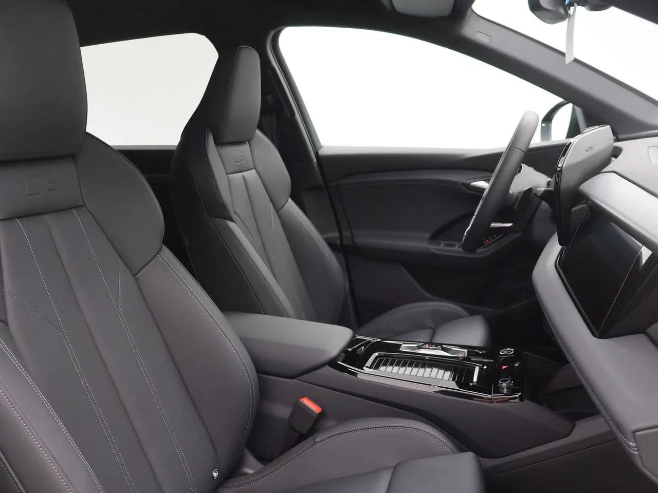 Audi-Q6 e-tron-image-22