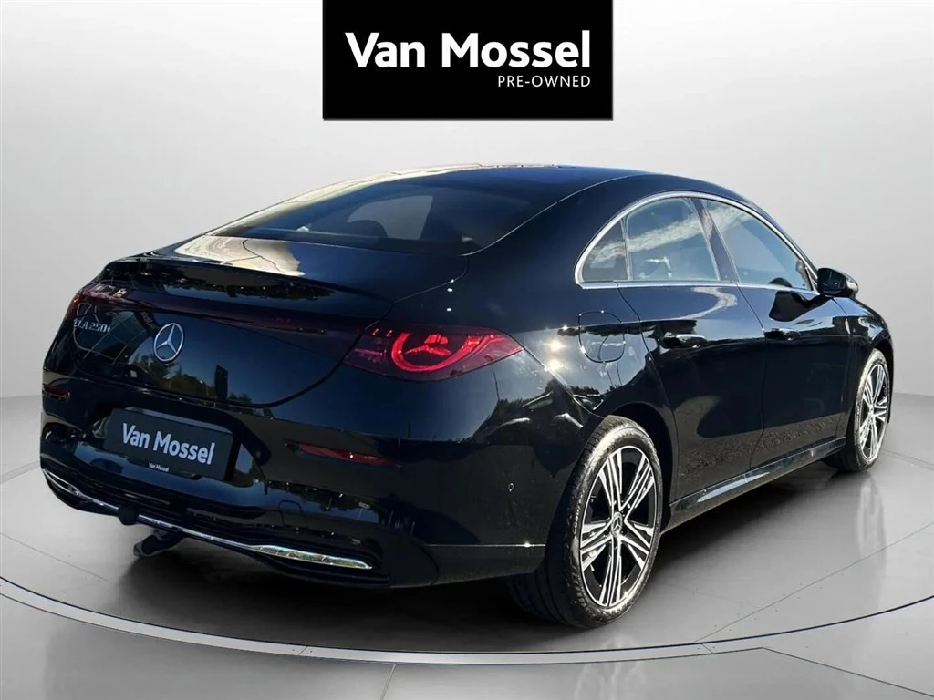 Mercedes-Benz-CLA-image-4