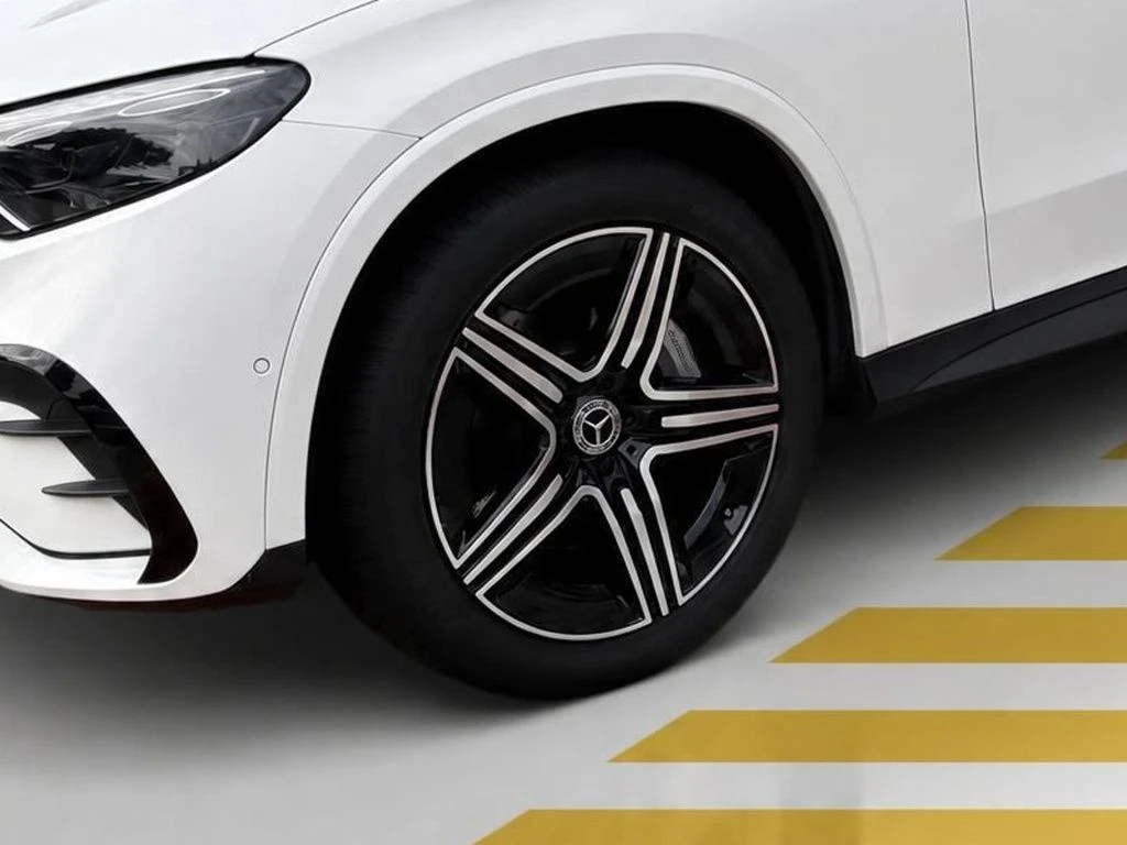 Mercedes-Benz-GLC 220 d-image-5