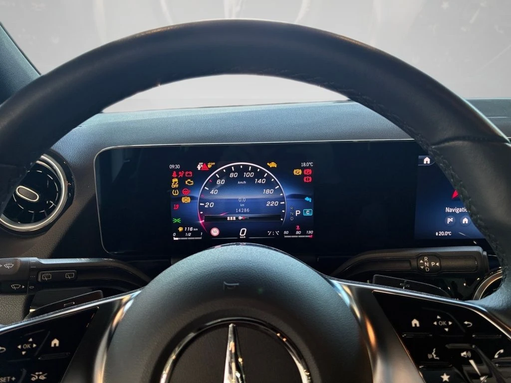 Mercedes-Benz-GLA 200 d-image-6