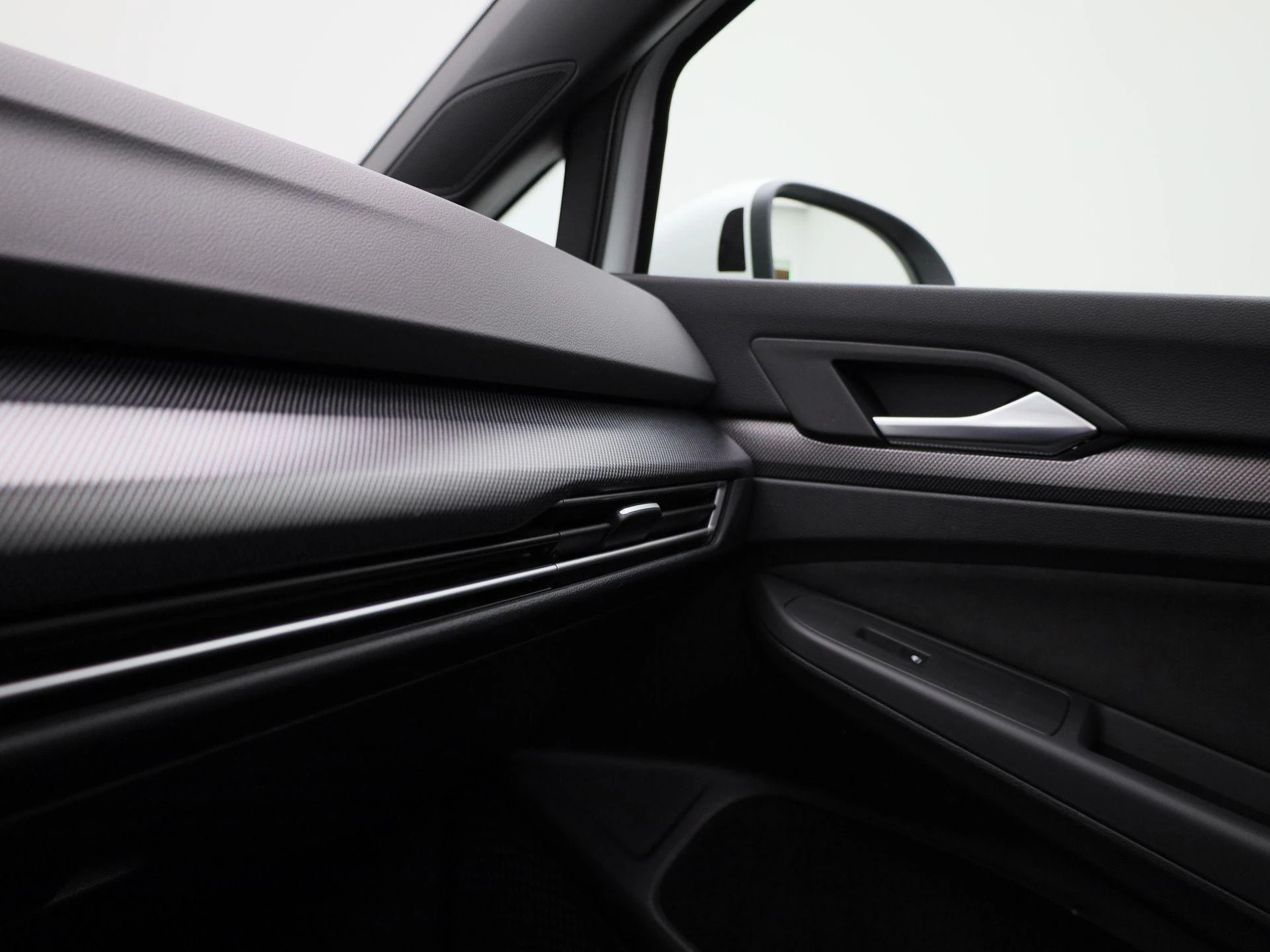Volkswagen-Golf-image-34