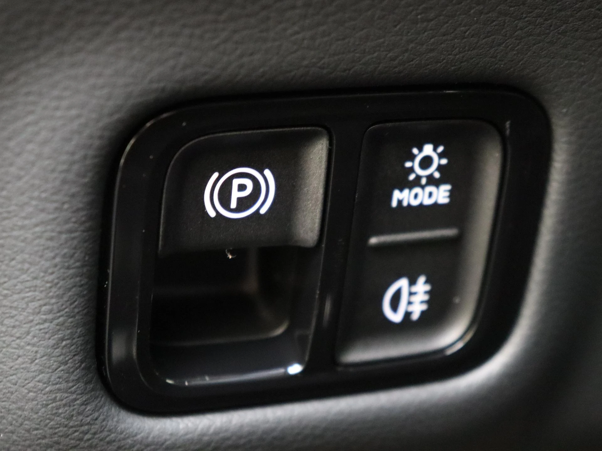 Mercedes-Benz-C-Klasse-image-23