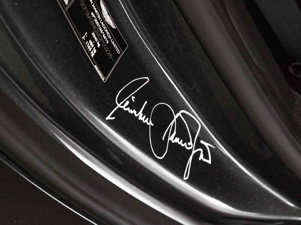 Aston Martin-V8 Vantage-image-23