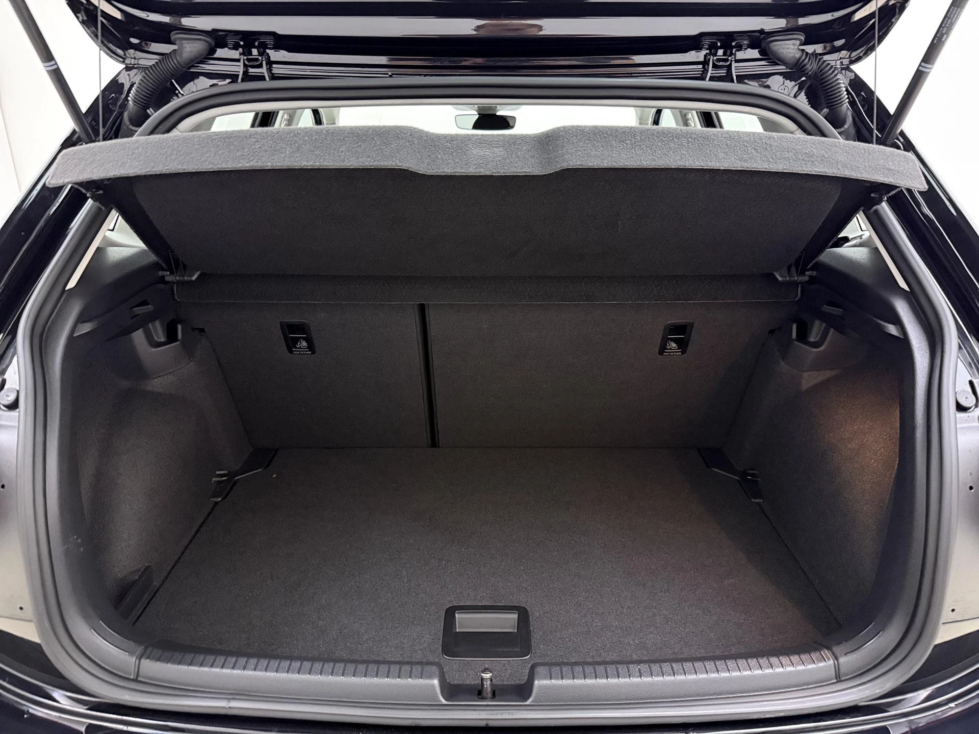 Volkswagen-Polo-image-4