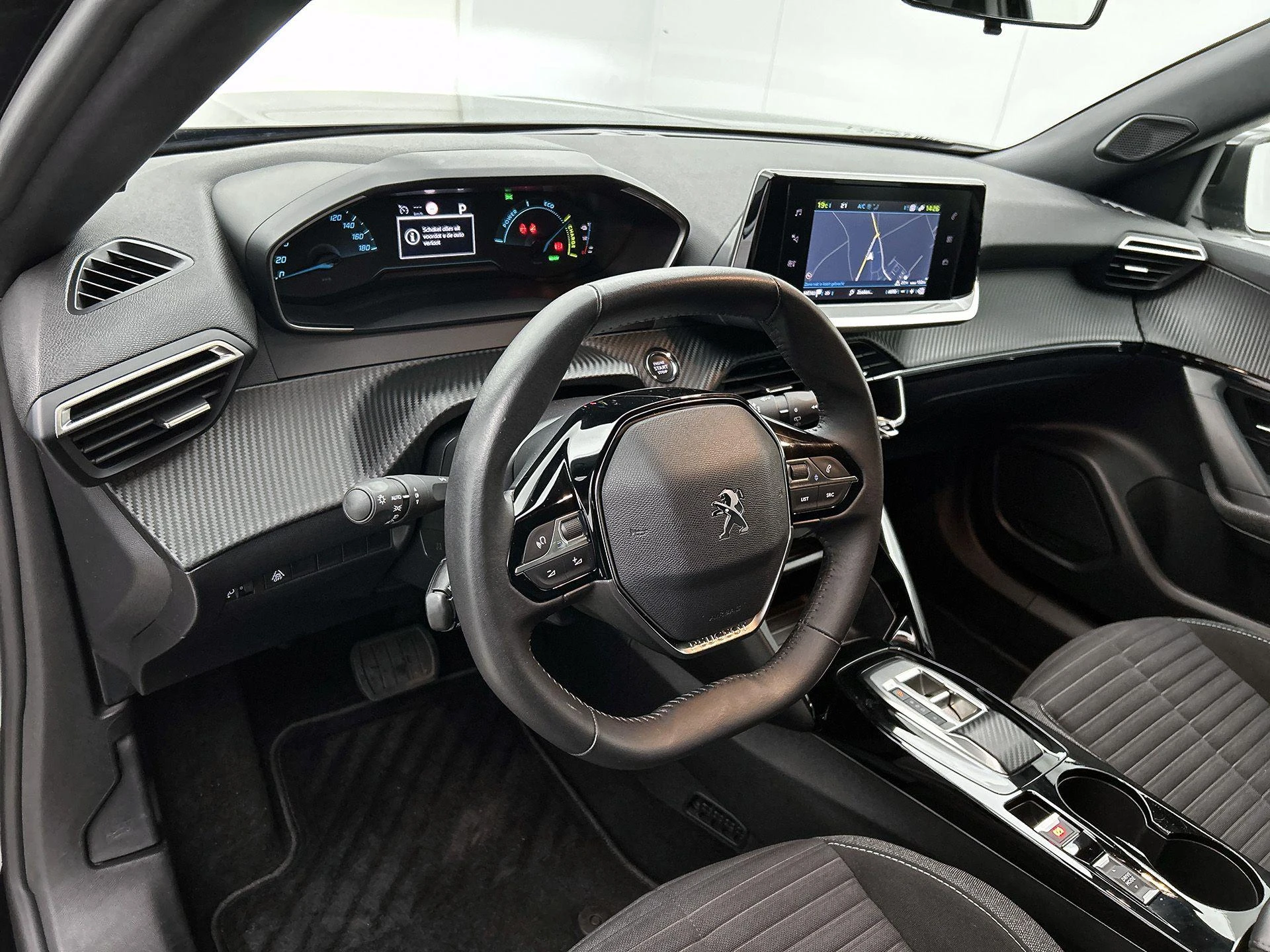Peugeot-e-2008-image-16