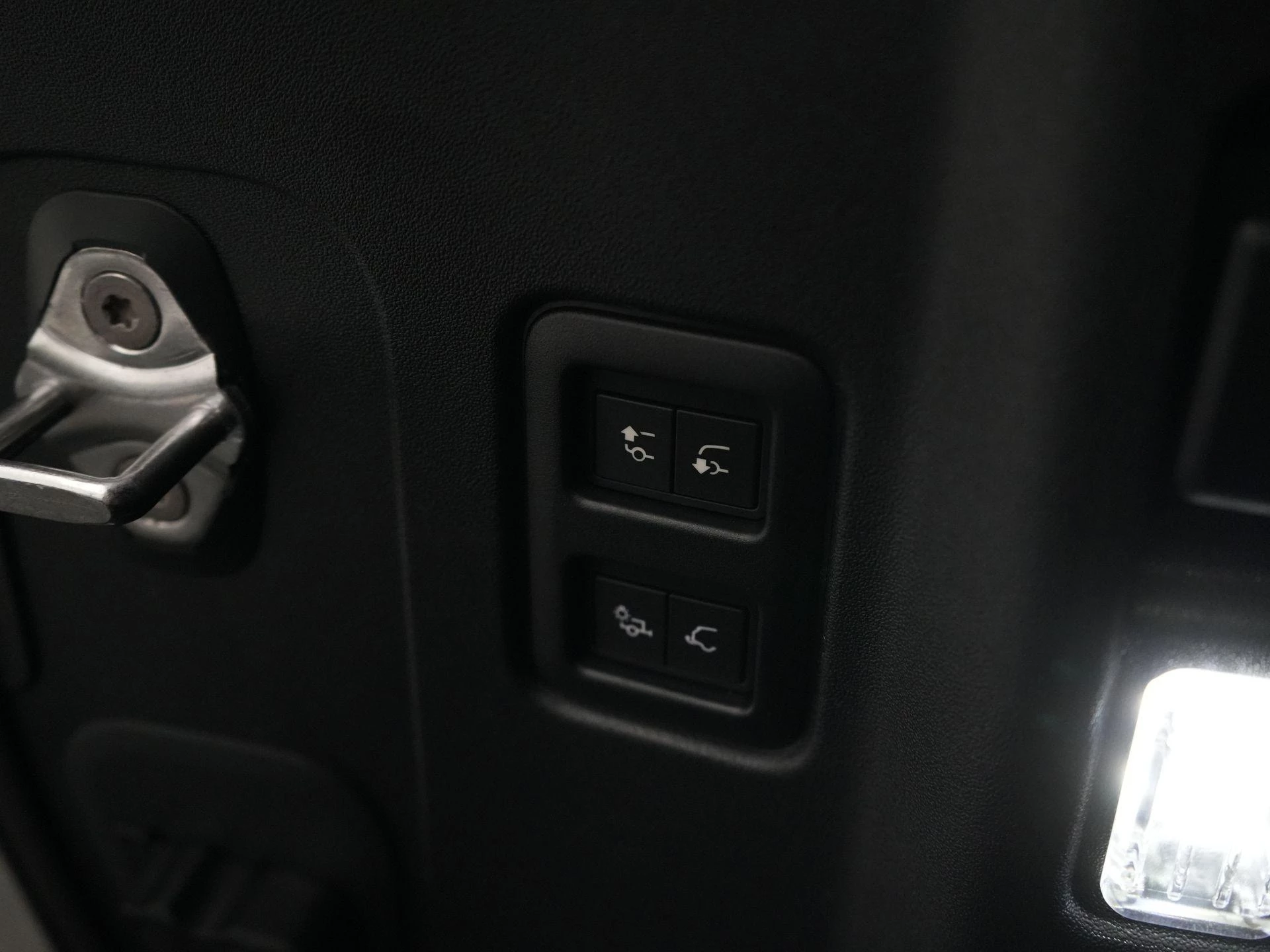 Land Rover-Defender-image-42