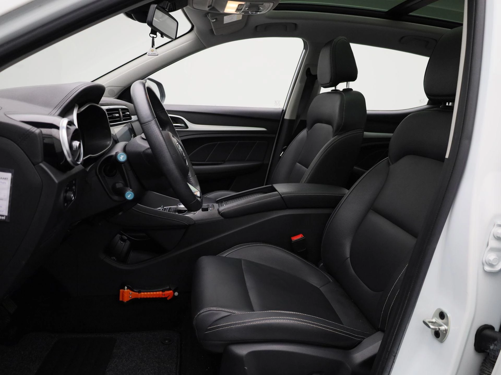 MG-ZS EV-image-9