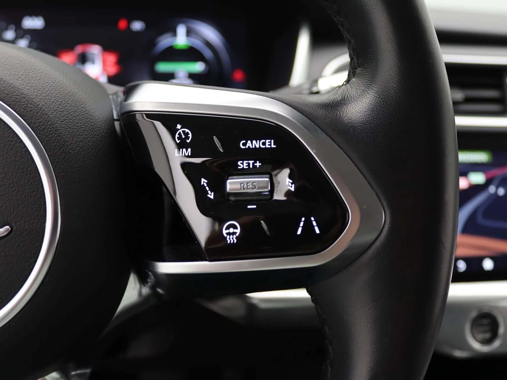 Jaguar-I-PACE-image-25