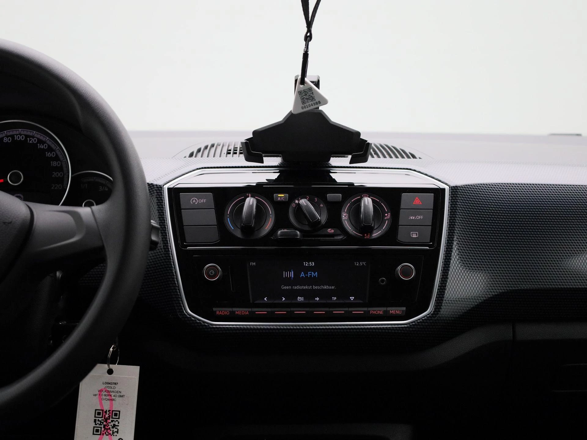 Volkswagen-up!-image-8