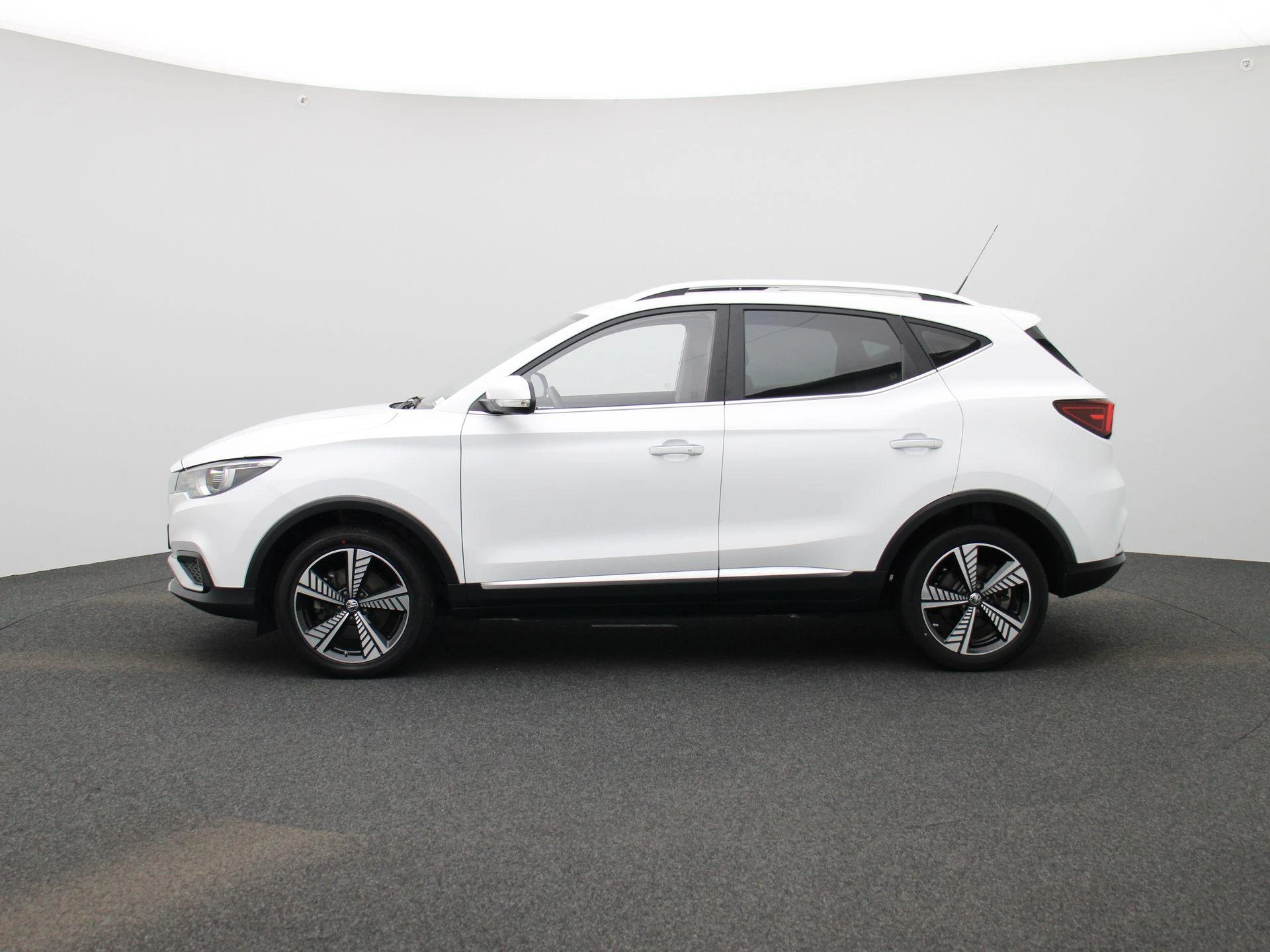 MG-ZS EV-image-4