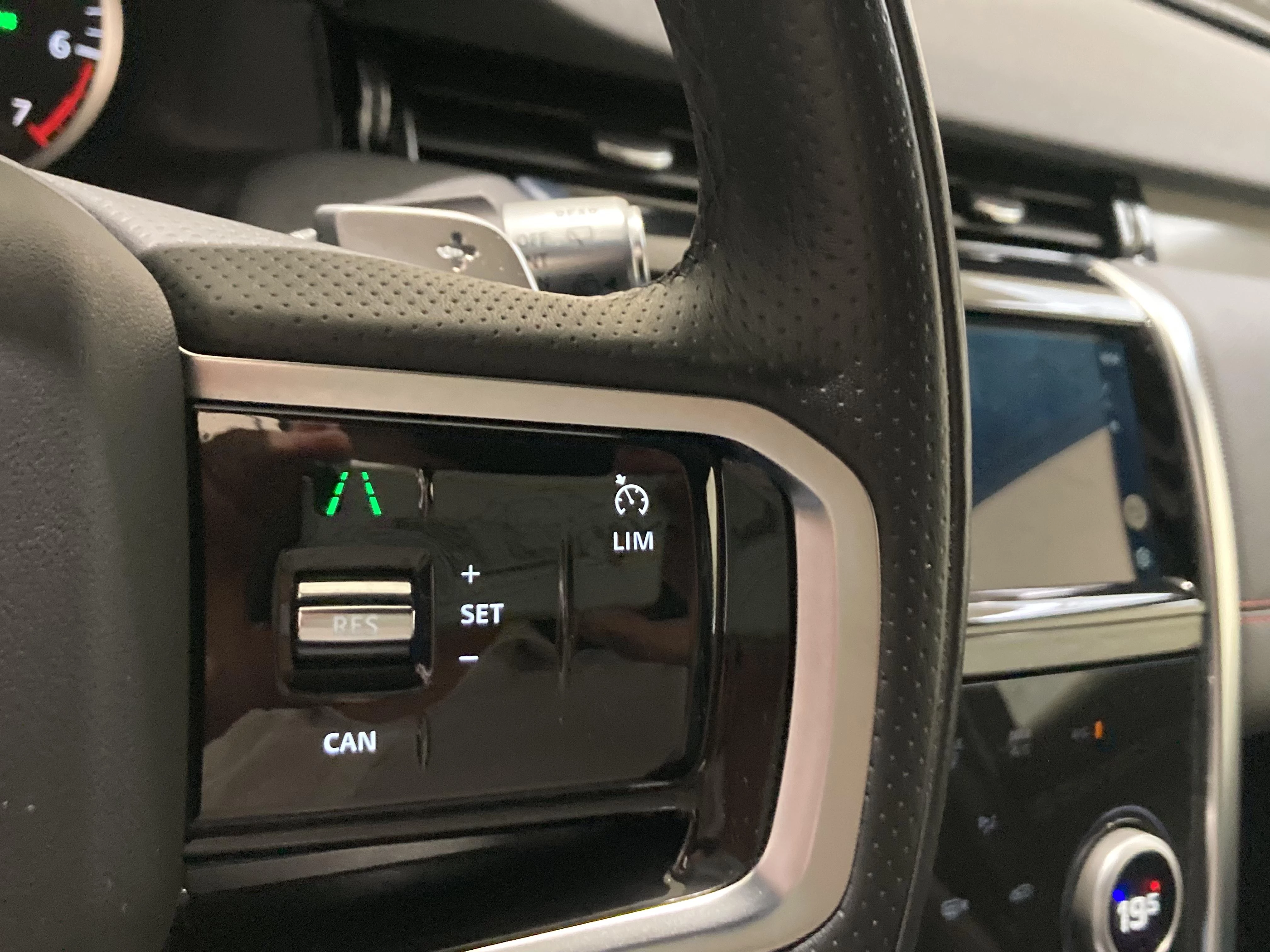 Land Rover-Discovery Sport-image-16