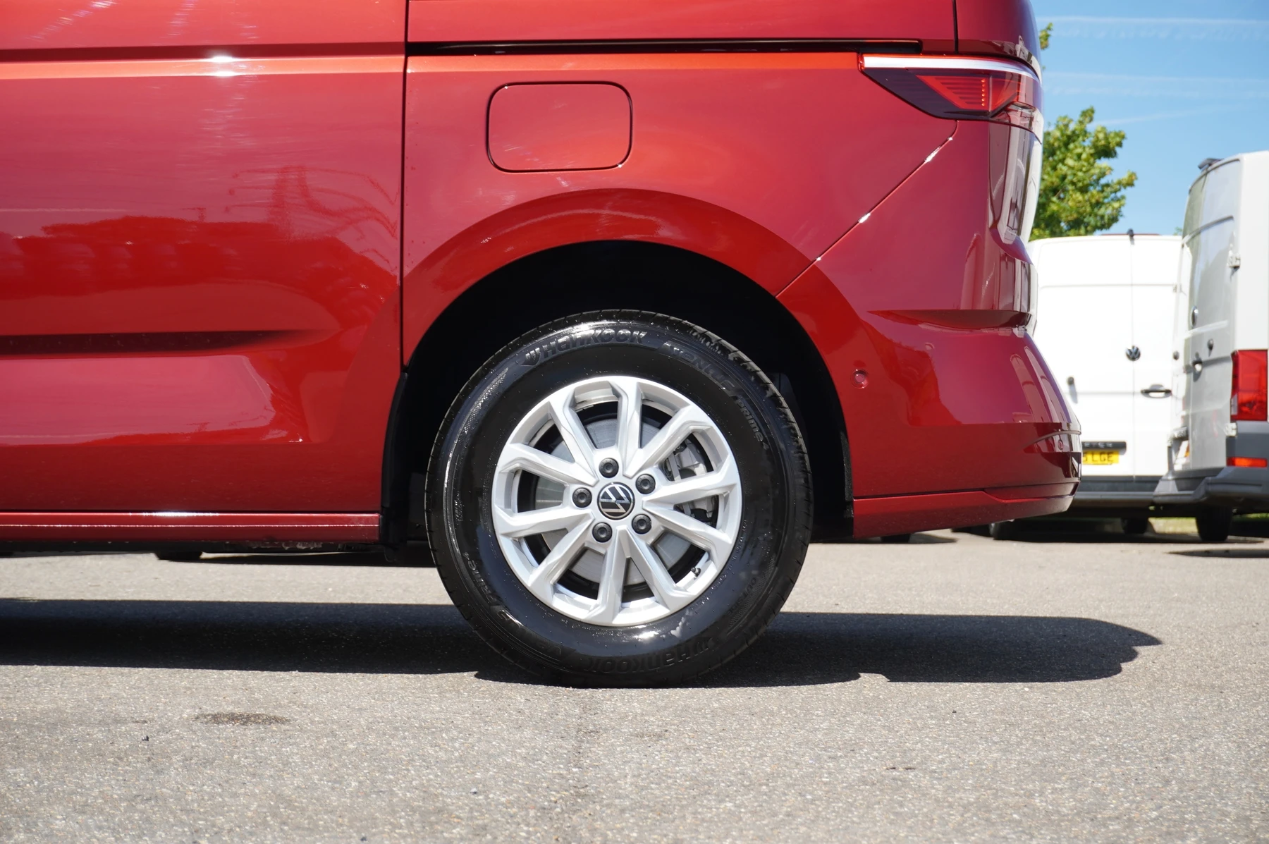 Volkswagen-Multivan-image-25