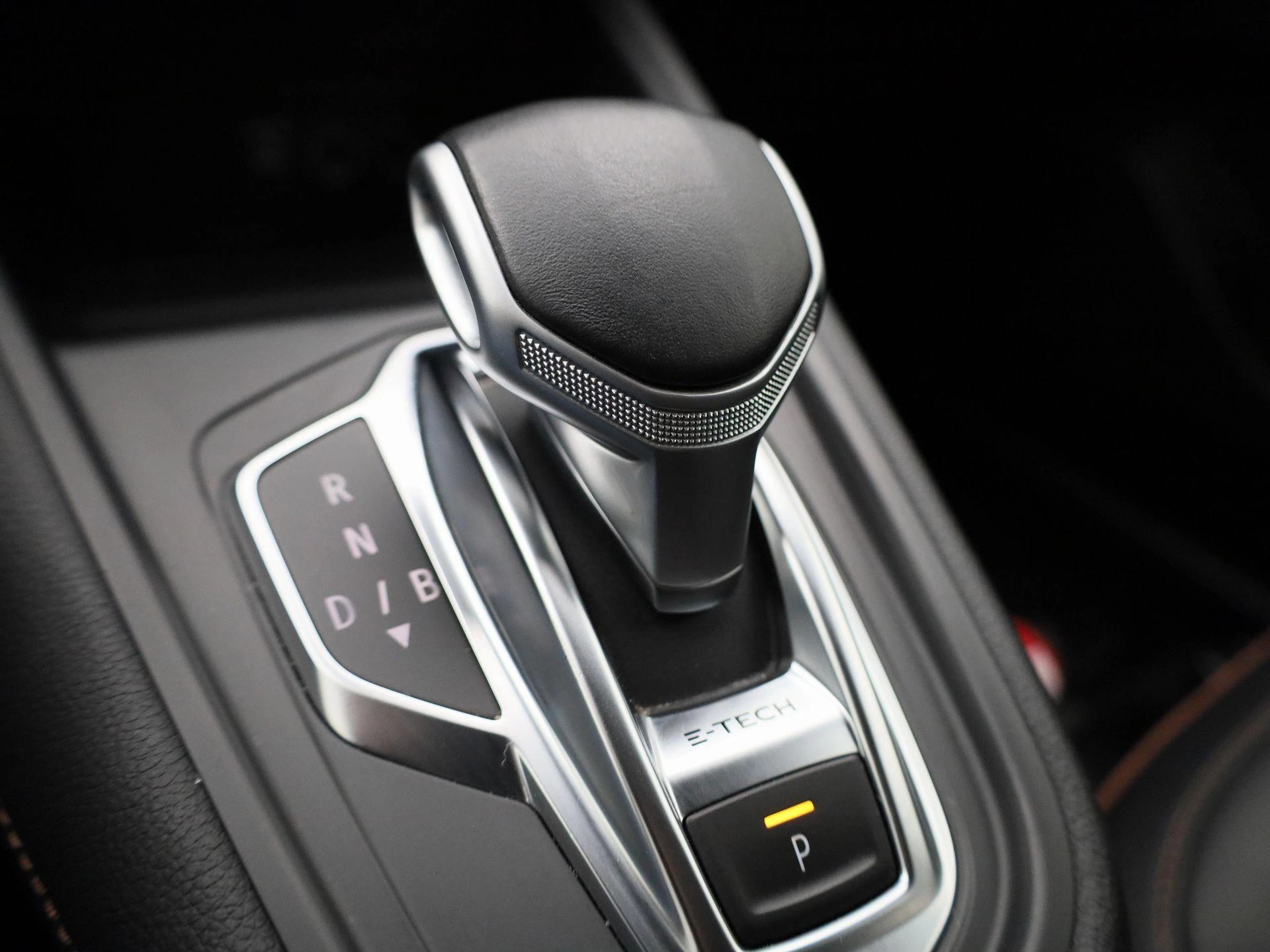 Renault Captur 1.6 E-Tech Plug-in Hybrid 160 Initiale Paris