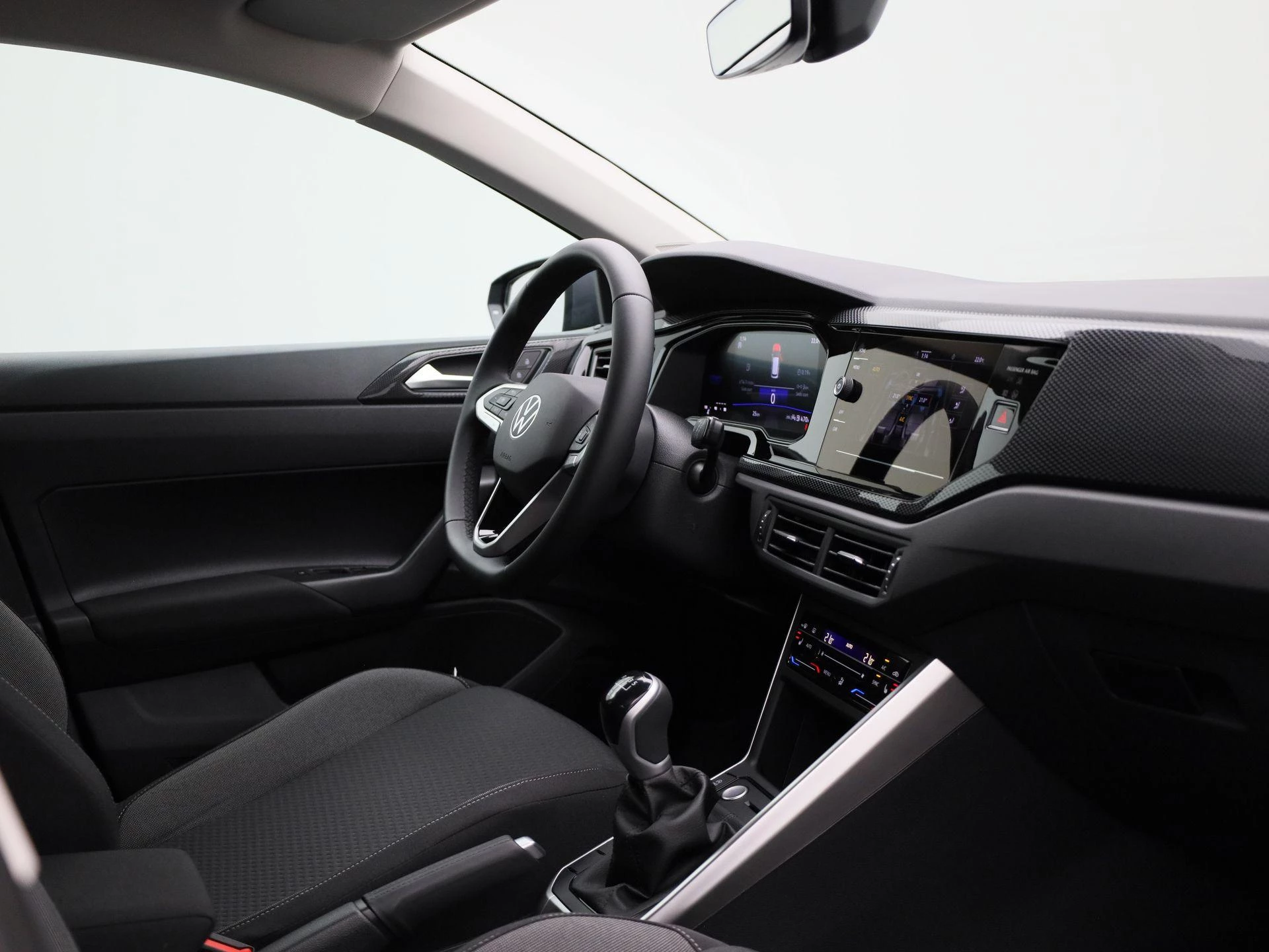 Volkswagen-Polo-image-31