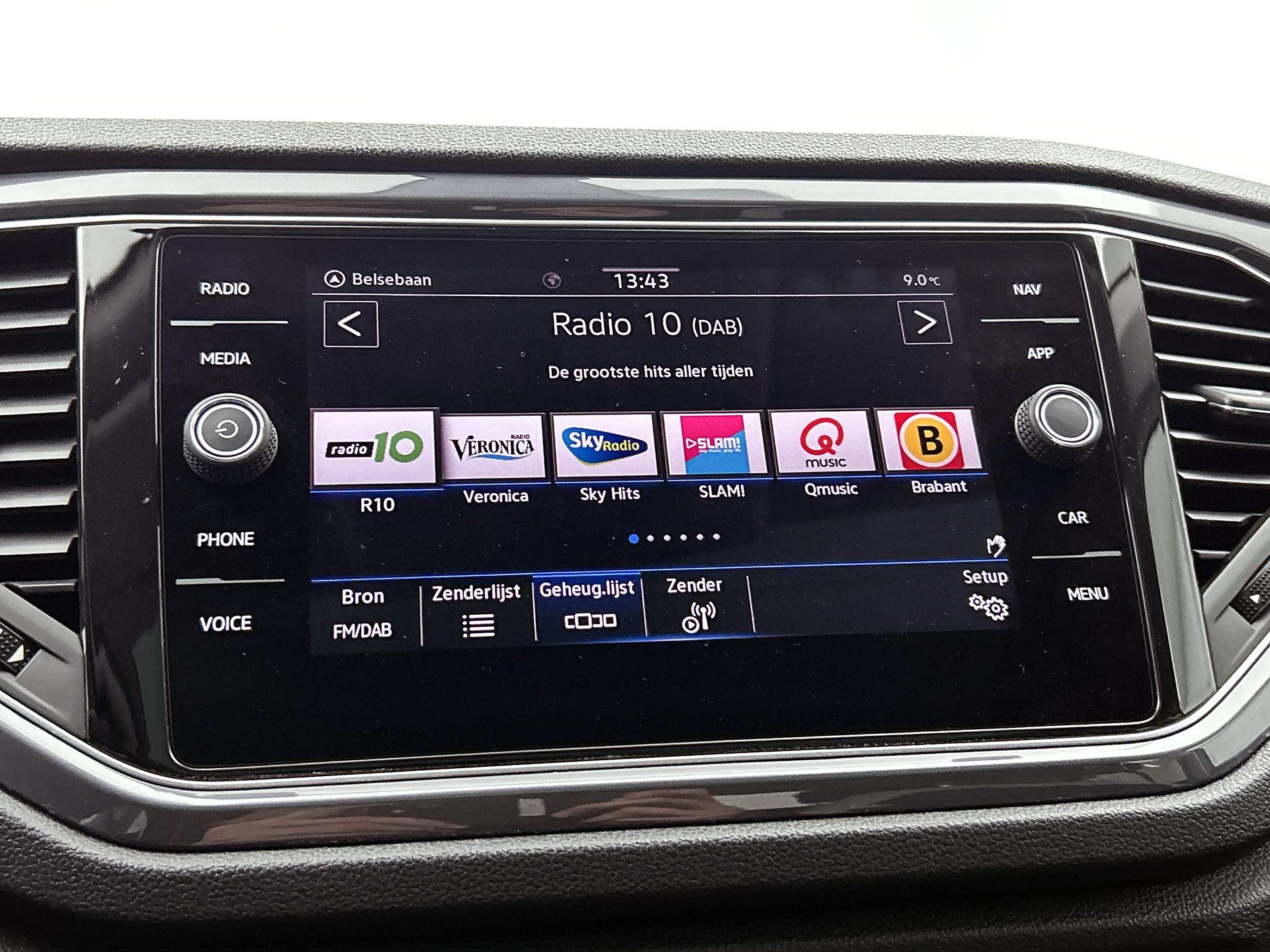 Volkswagen-T-Roc-image-6