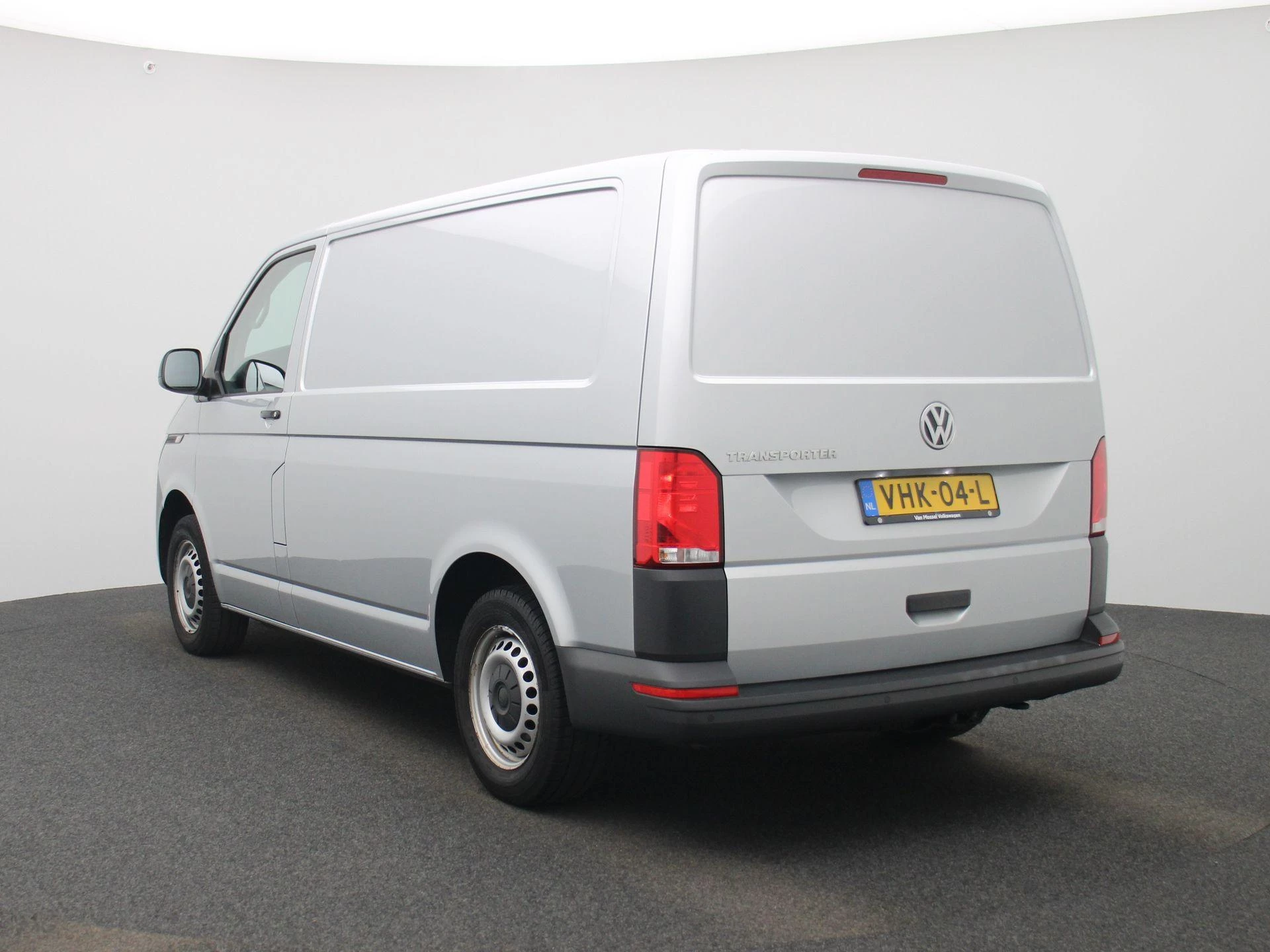 Volkswagen-Transporter-image-1