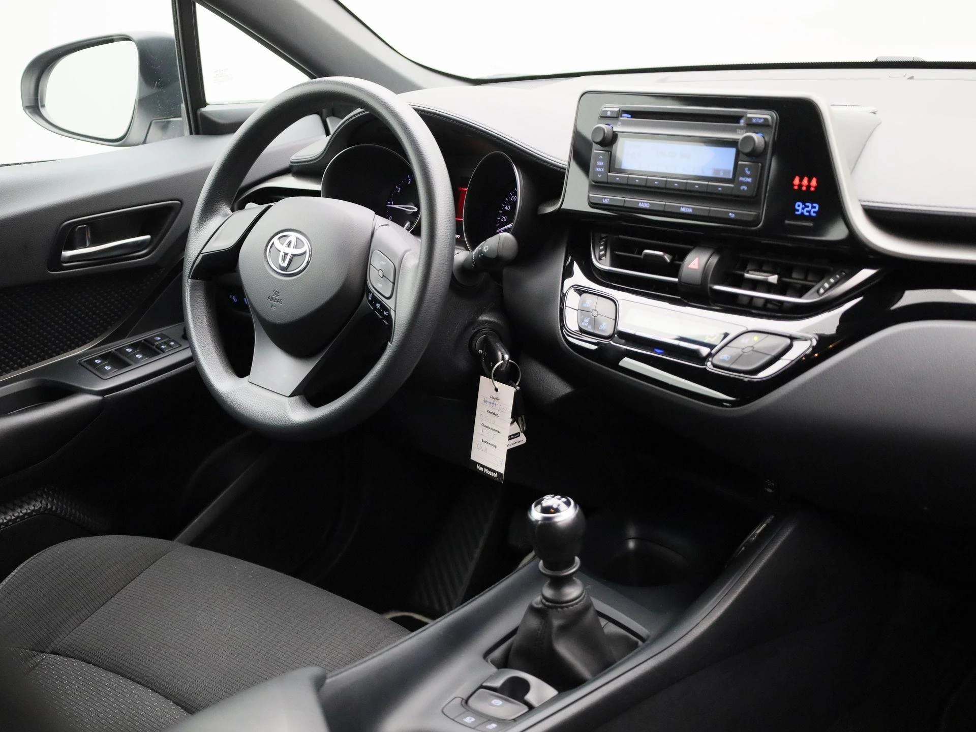 Toyota-C-HR-image-28