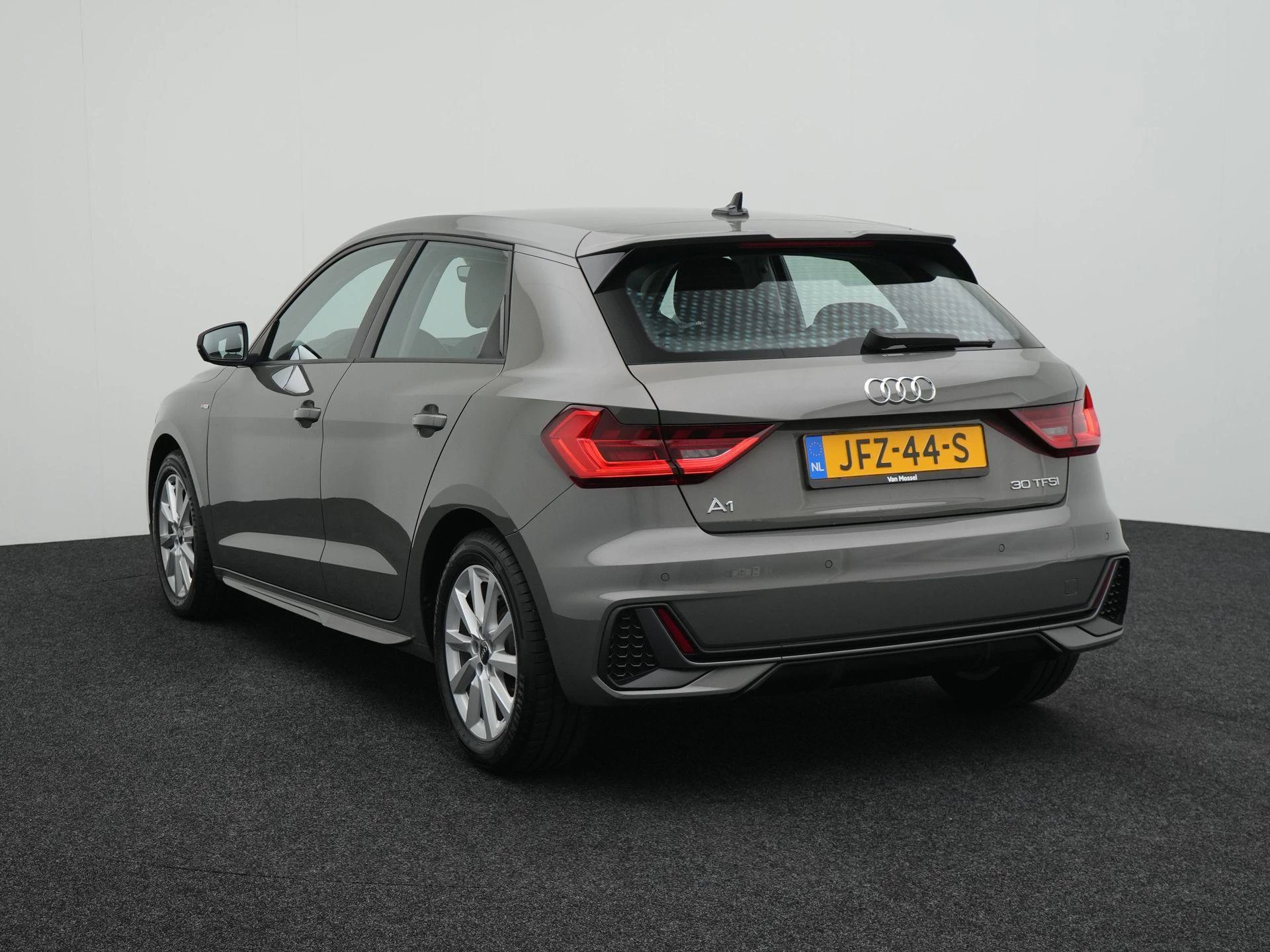 Audi-A1 Sportback-image-1