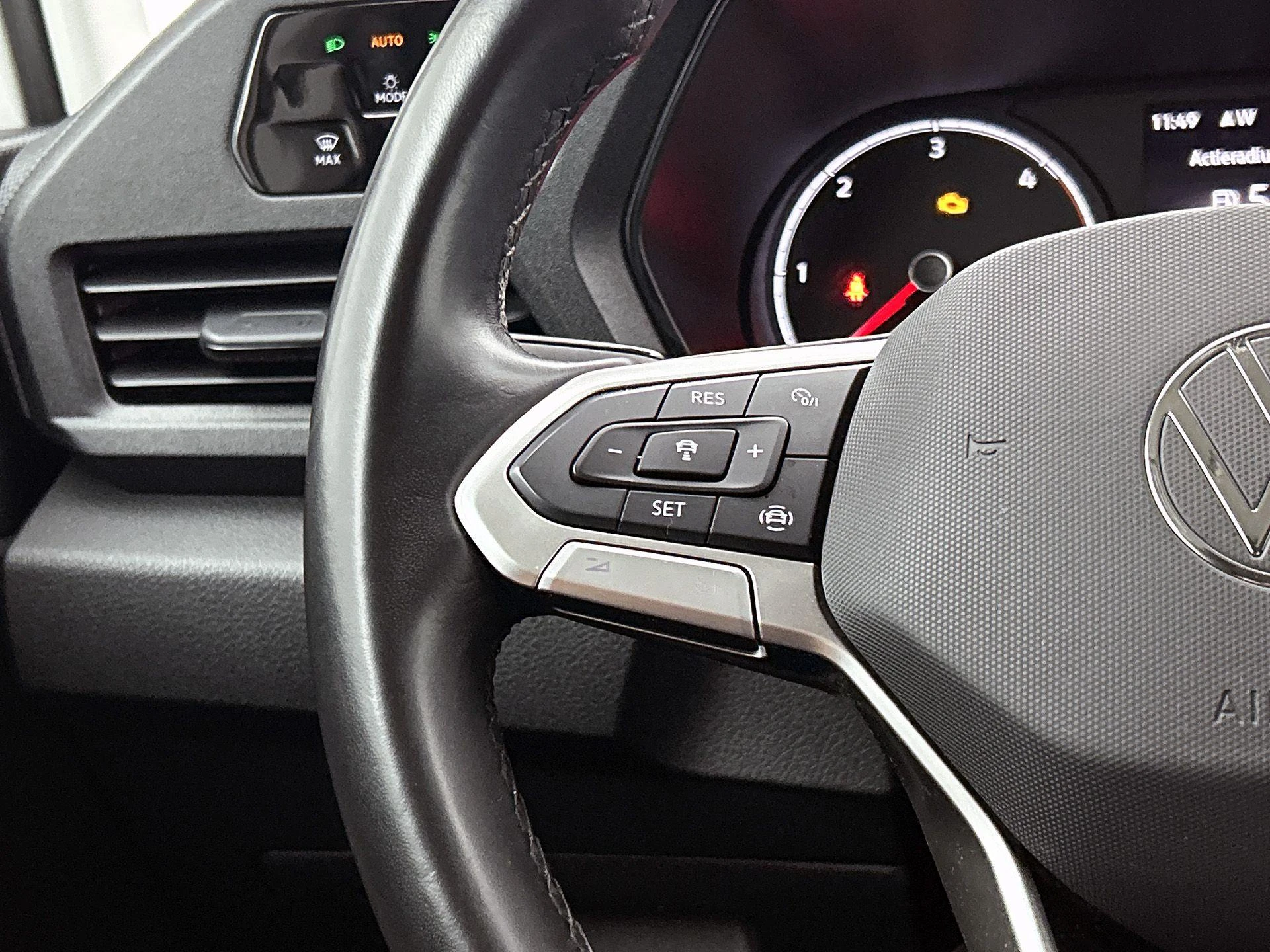 Volkswagen-Caddy-image-5