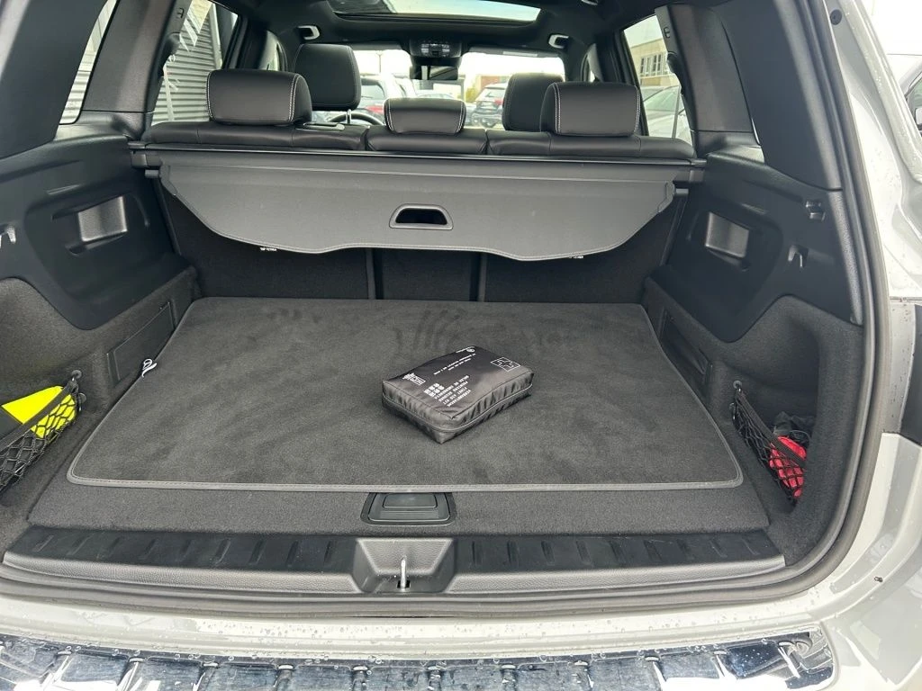 Mercedes-Benz-GLB 200-image-12