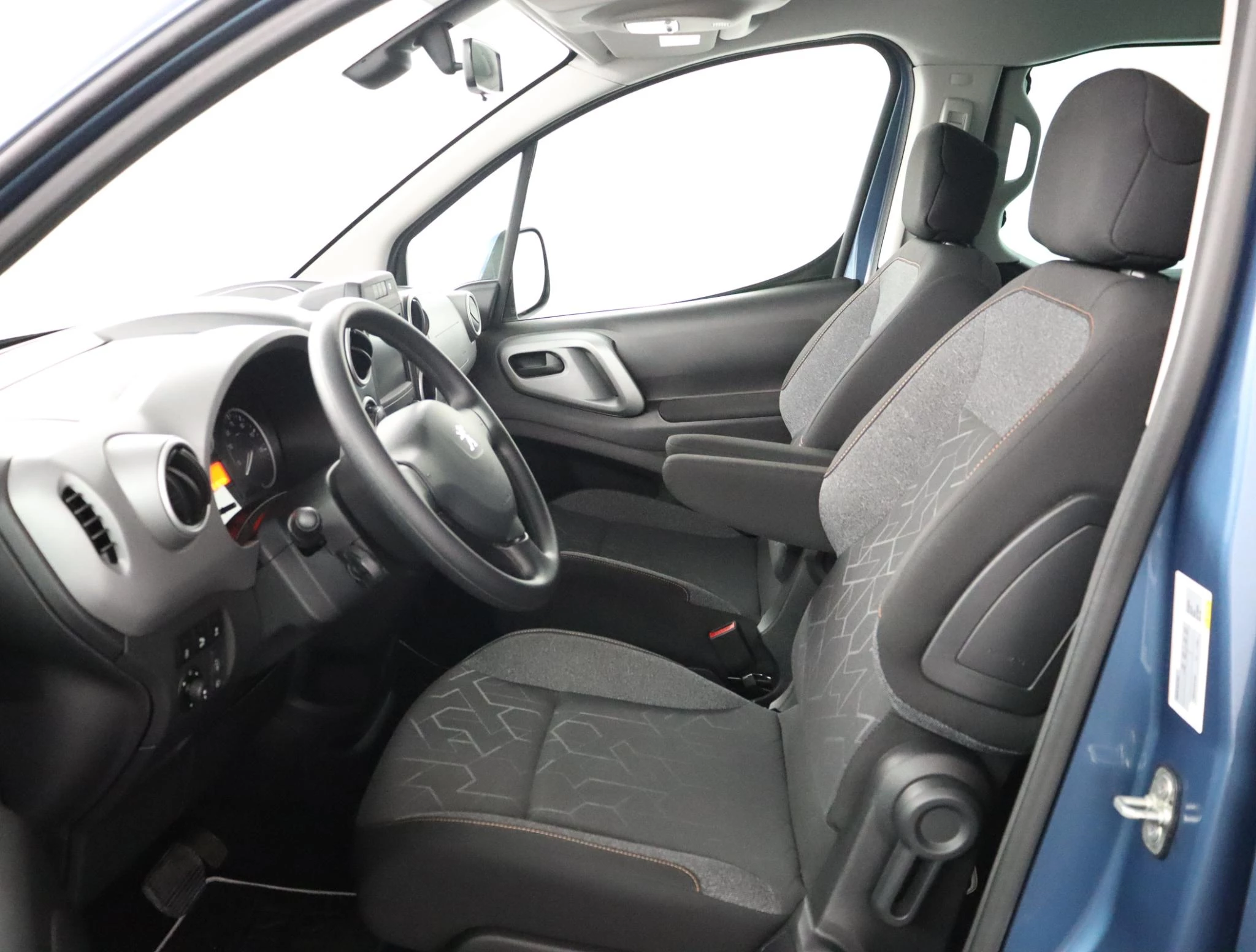 Peugeot-e-Partner-image-12