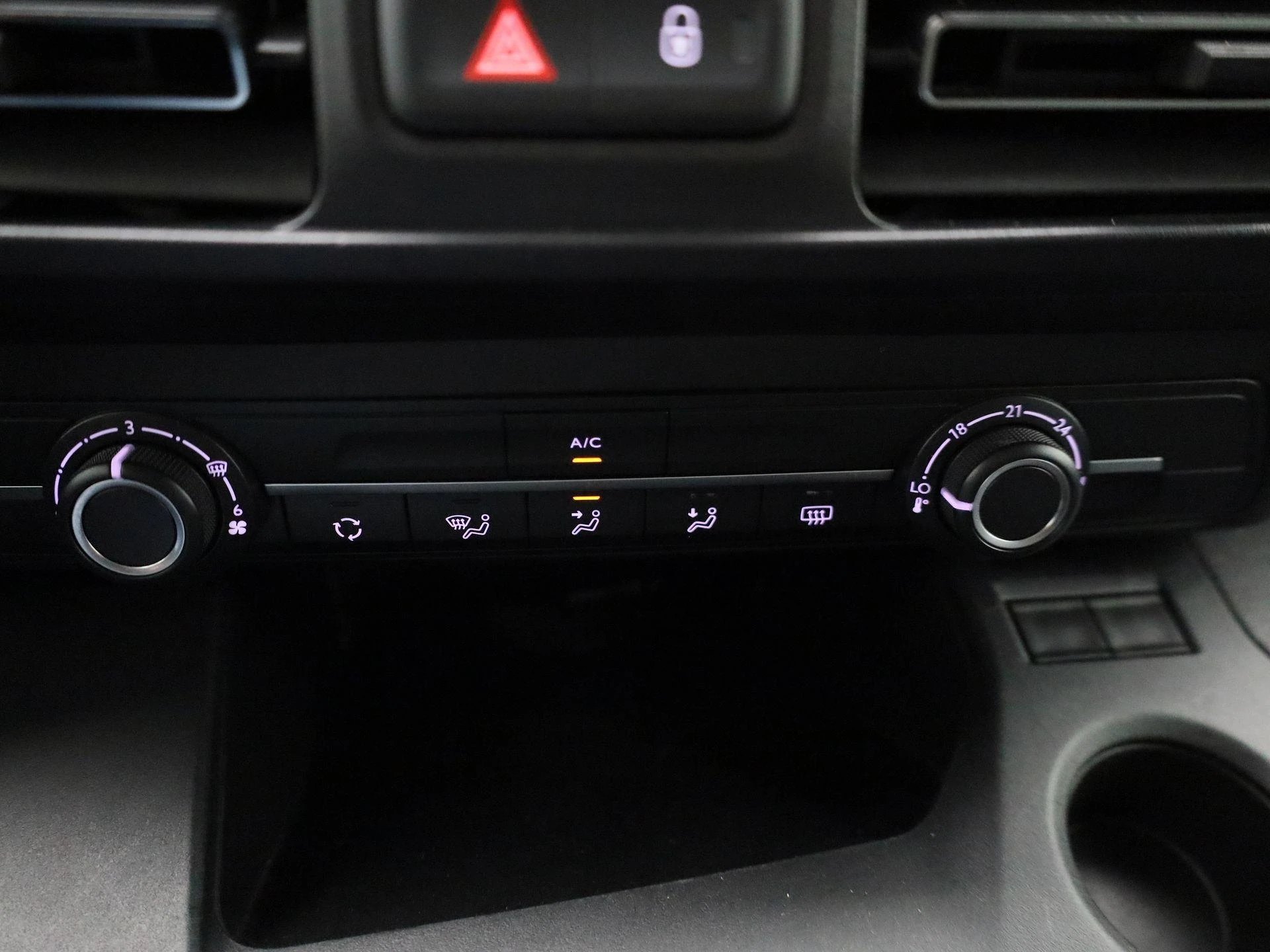 Opel-Combo Life-image-16