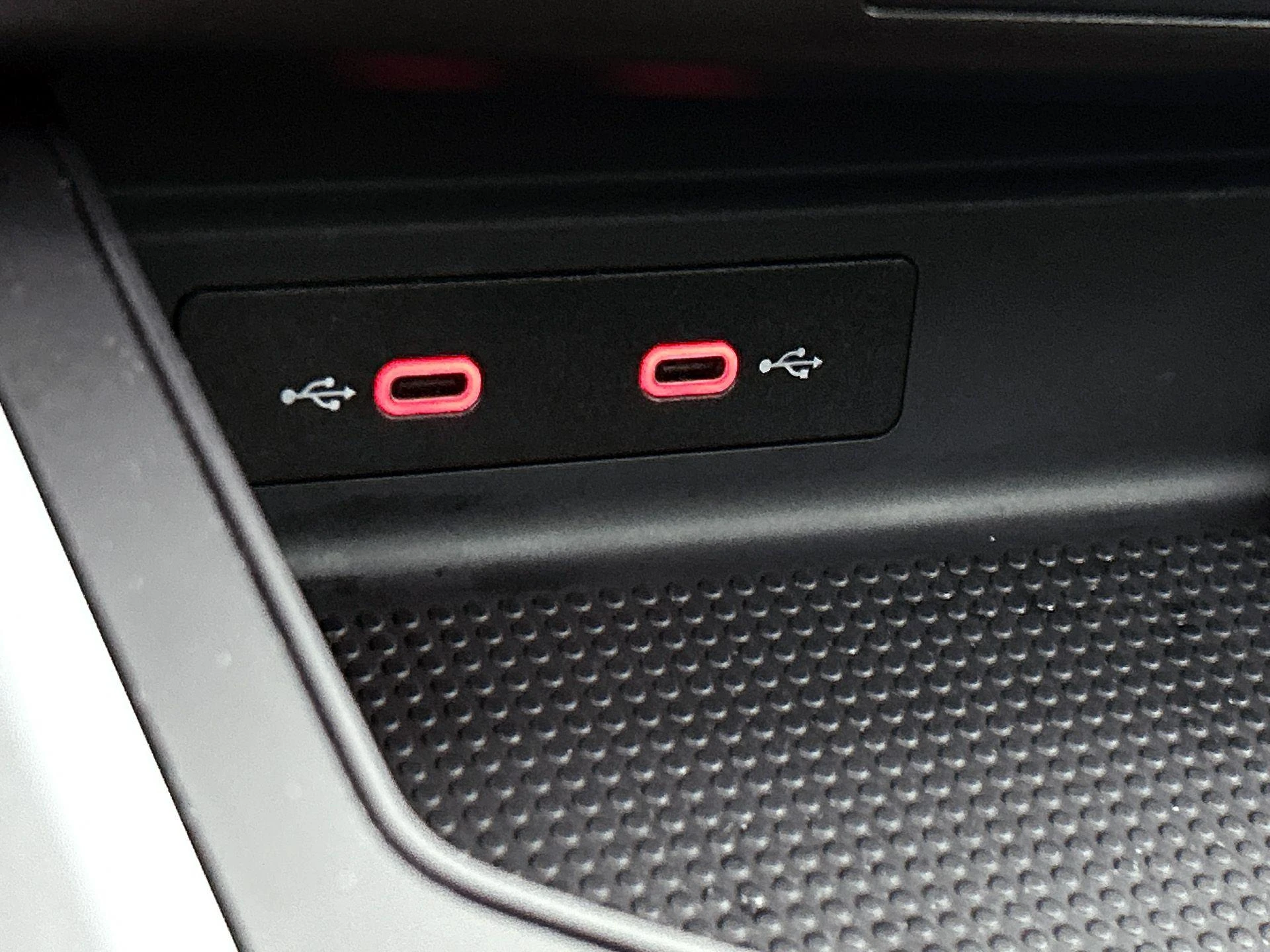 SEAT-Arona-image-32