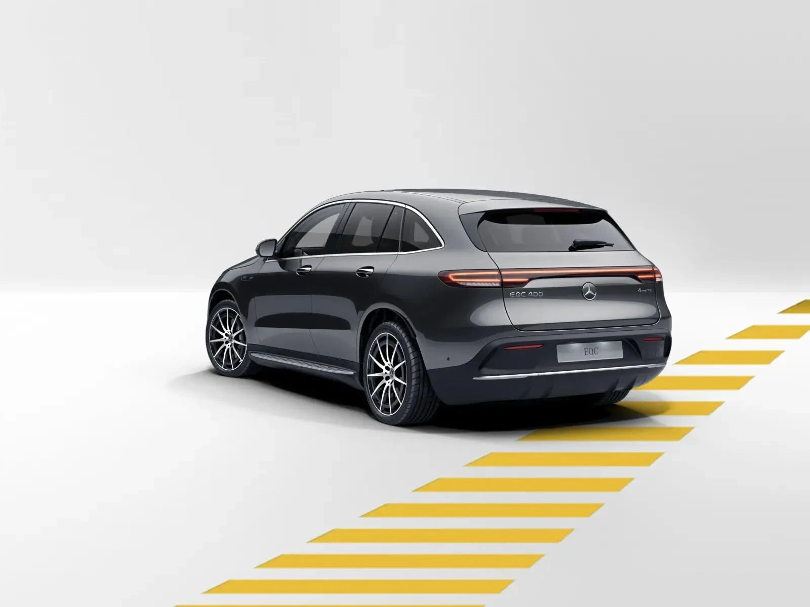 Mercedes-Benz-EQC 400-image-4