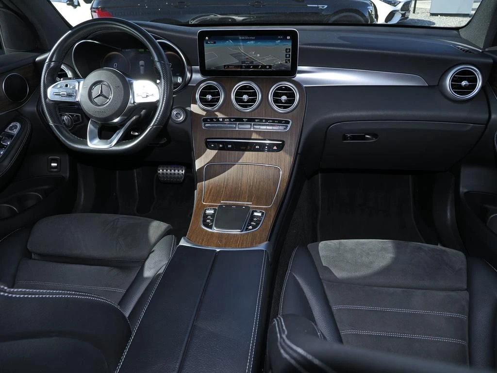 Mercedes-Benz-GLC 300 de-image-13
