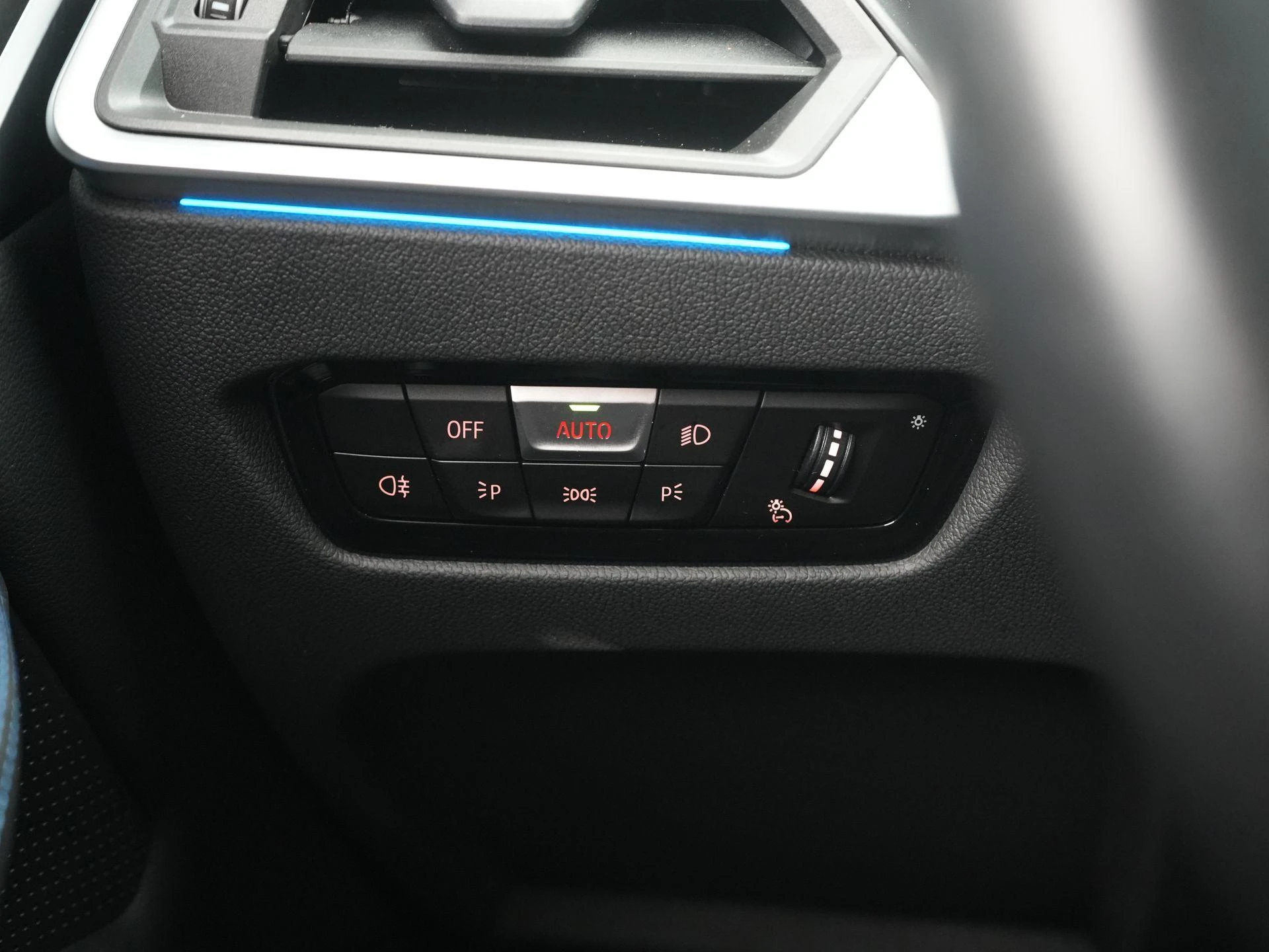 BMW-i4-image-32