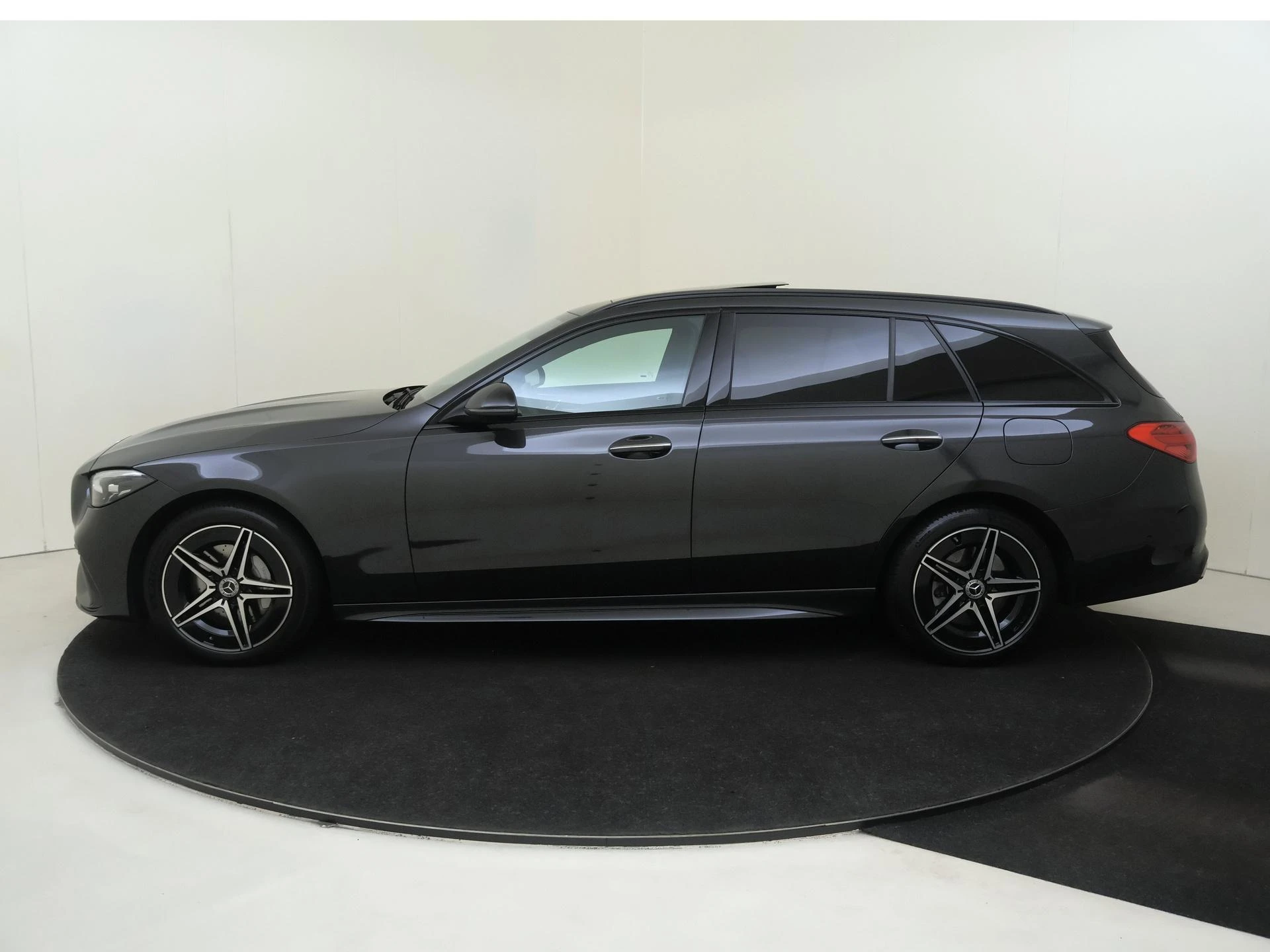 Mercedes-Benz-C-Klasse-image-7