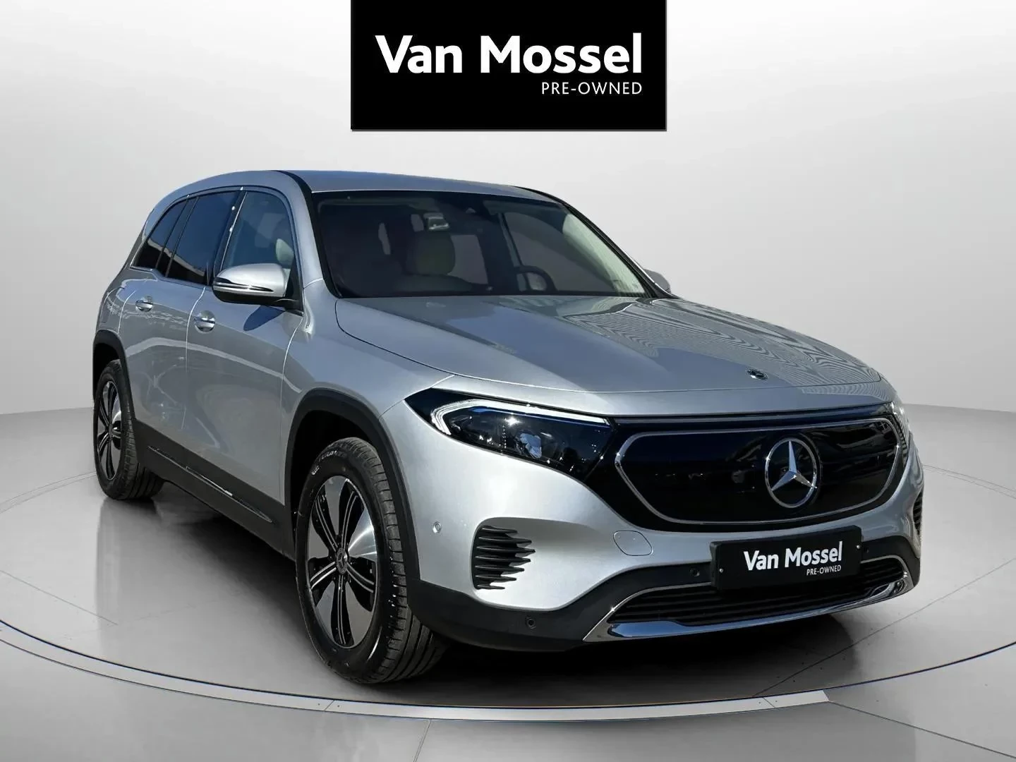 Mercedes-Benz-EQB-image-2