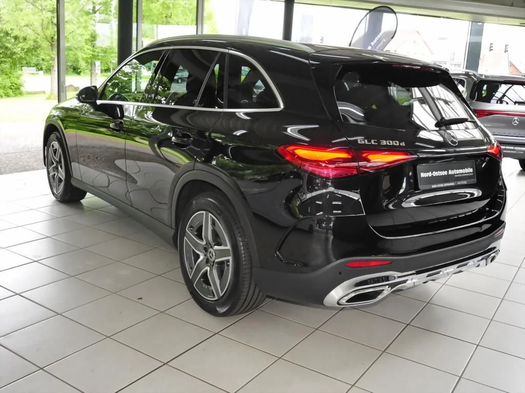 Mercedes-Benz-GLC 300 d-image-4