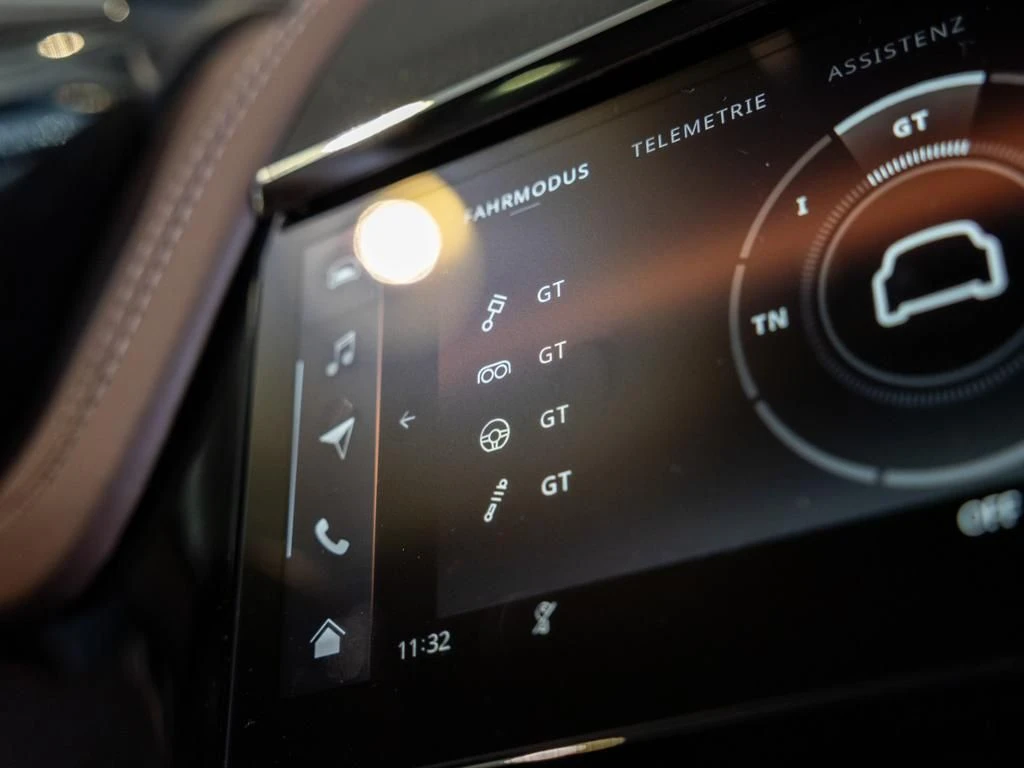Aston Martin-DBX-image-30