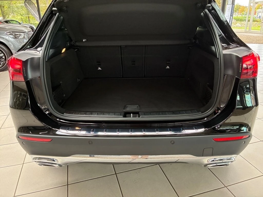 Mercedes-Benz-GLA 200 d-image-13