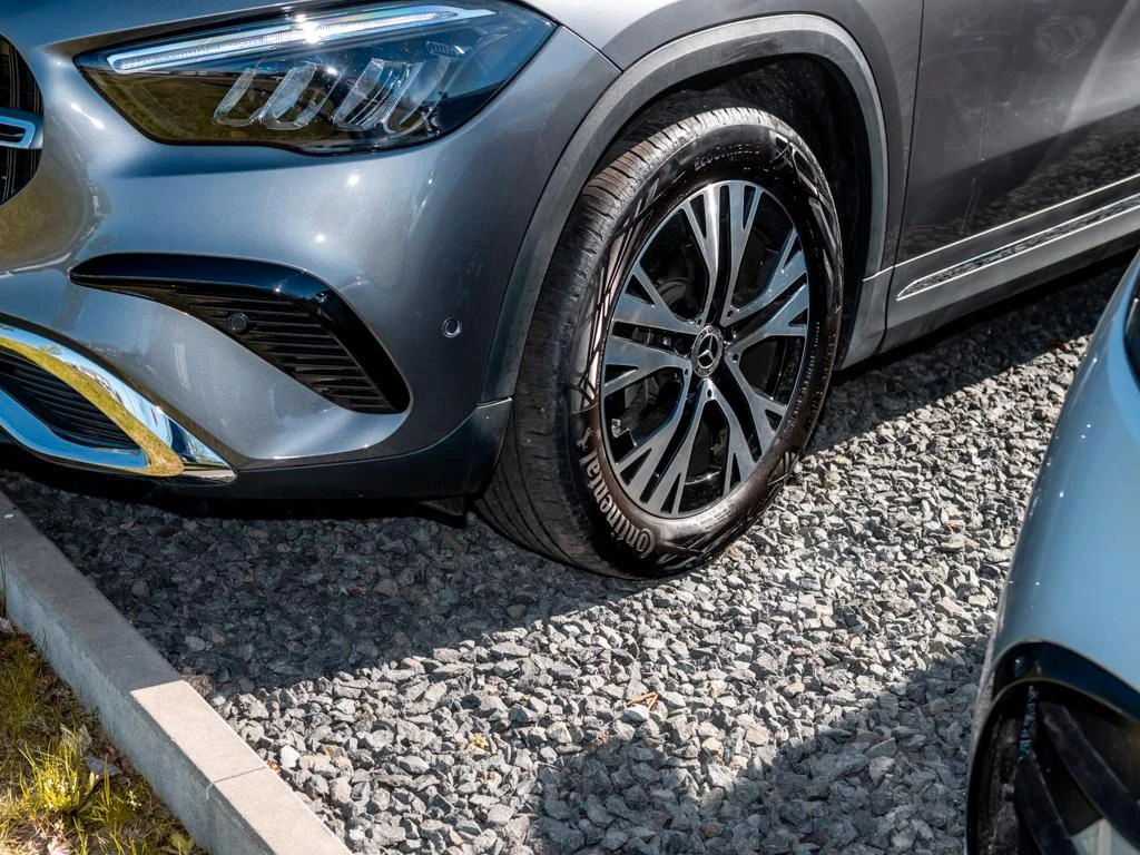Mercedes-Benz-GLA 200 d-image-6