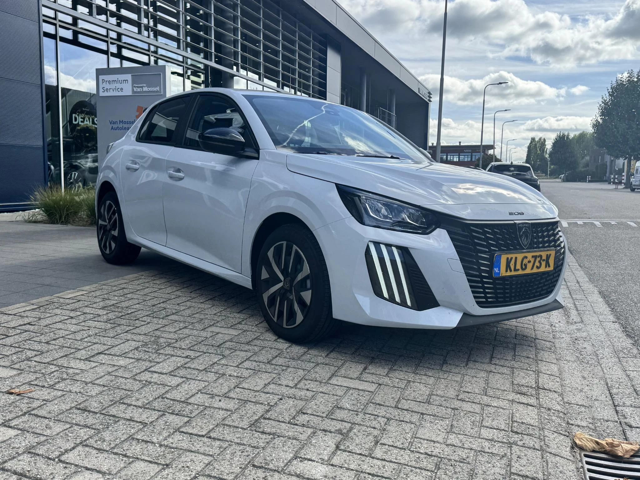Peugeot-208-image-2